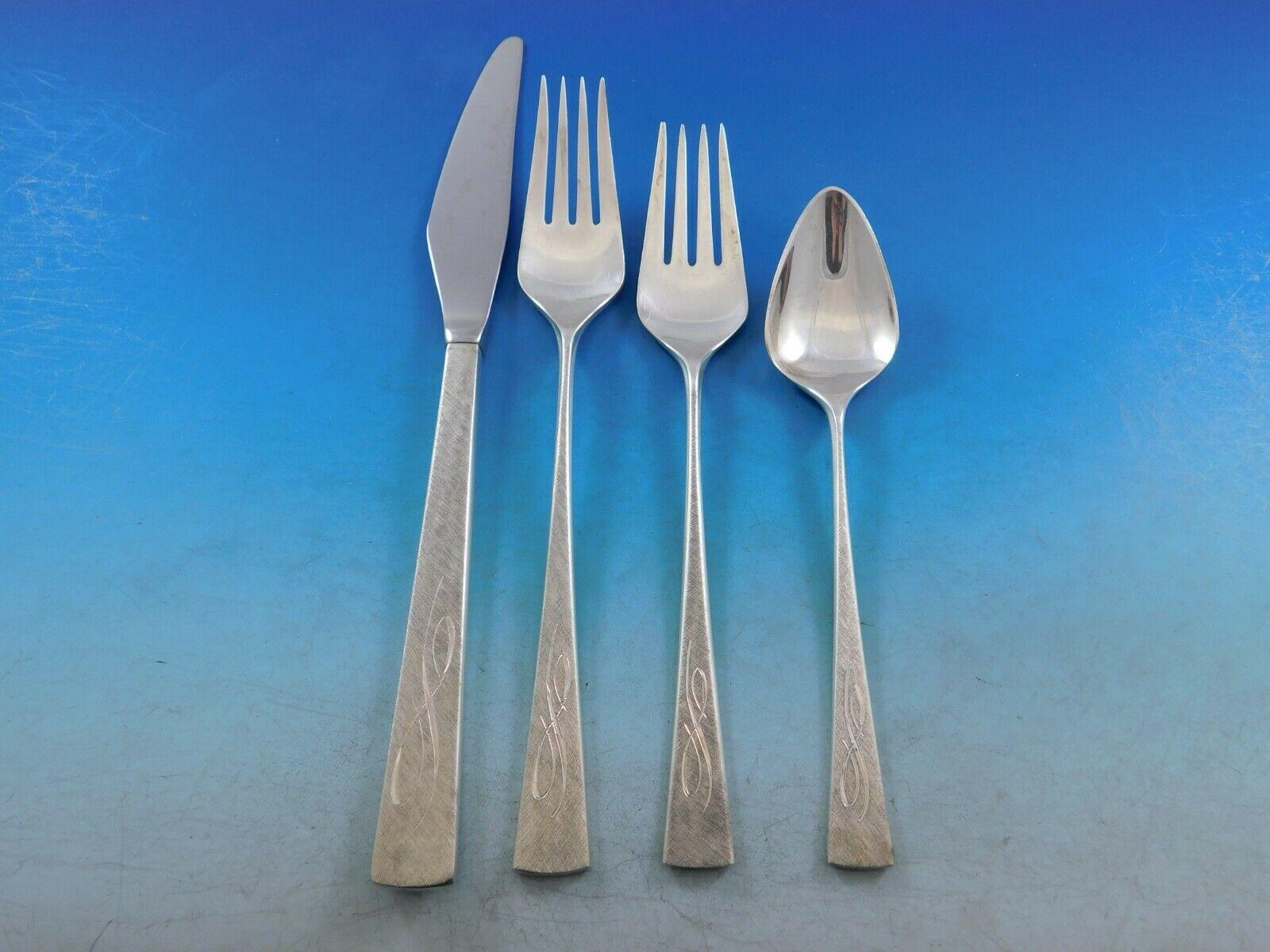 Da Vinci Engraved by Reed & Barton, circa 1967, Sterling Silver flatware set - 78 pieces. This set includes:



12 knives, 9 1/8