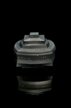 Daam Dah 7-1, a Unique Black Glass Lidded Box with Gold Detail by Choi Keeryong