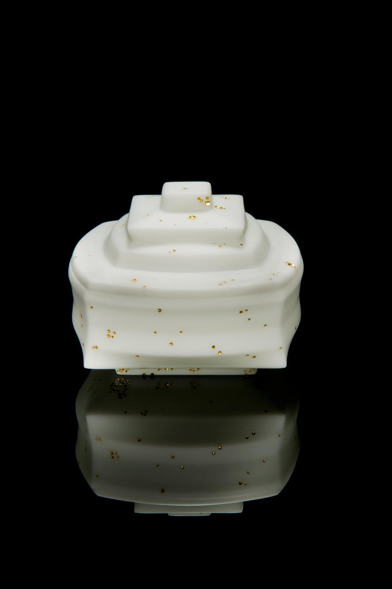 Daam Dah 8-1 is a unique white cast glass lidded box with 23.5-carat gold leaf, by the South Korean artist, Choi Keeryong. When casting glass, tiny bubbles become trapped within the glass. With this piece, the artist has treated all the surface