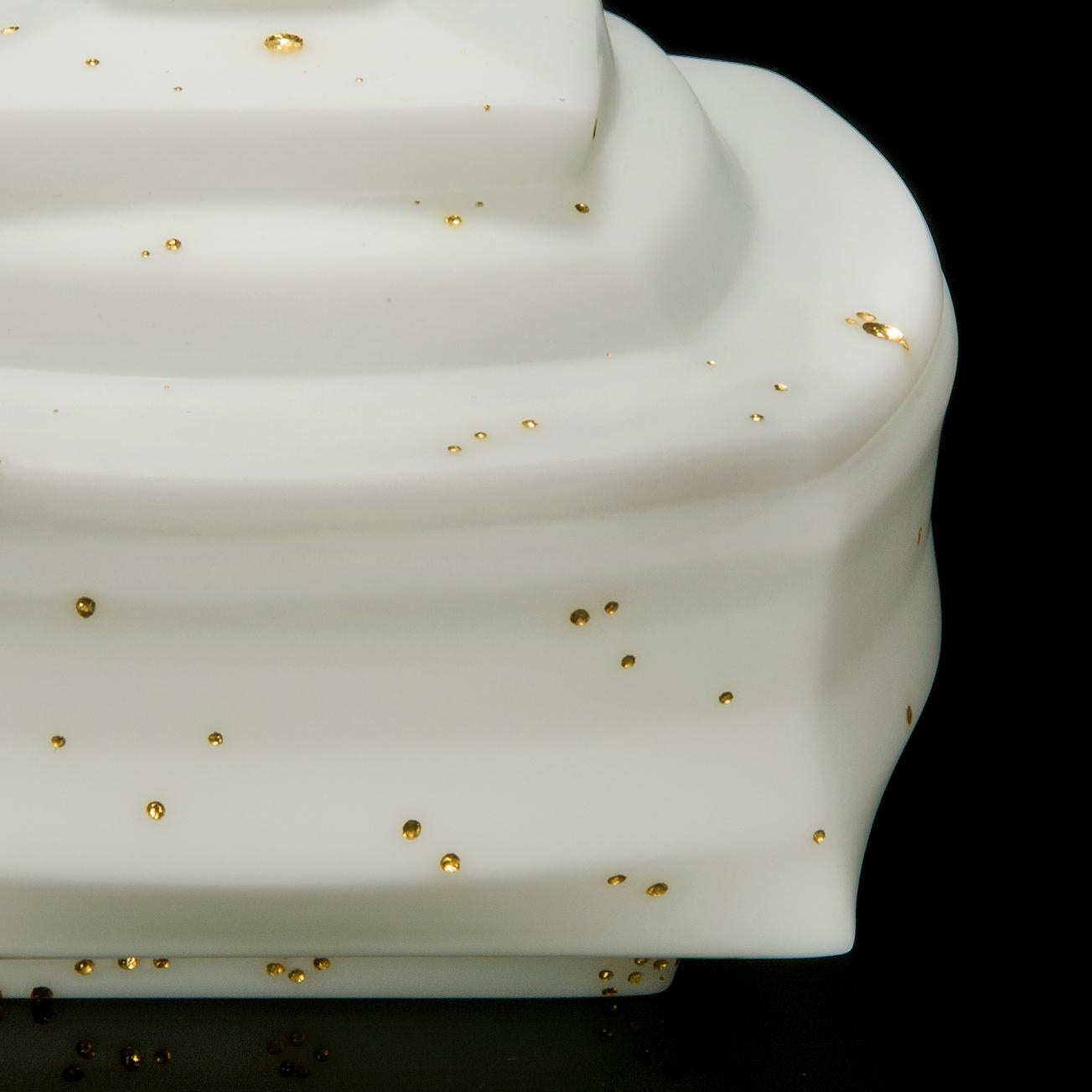 Organic Modern Daam Dah 8-1, a Unique White Glass Lidded Box with Gold Detail by Choi Keeryong For Sale