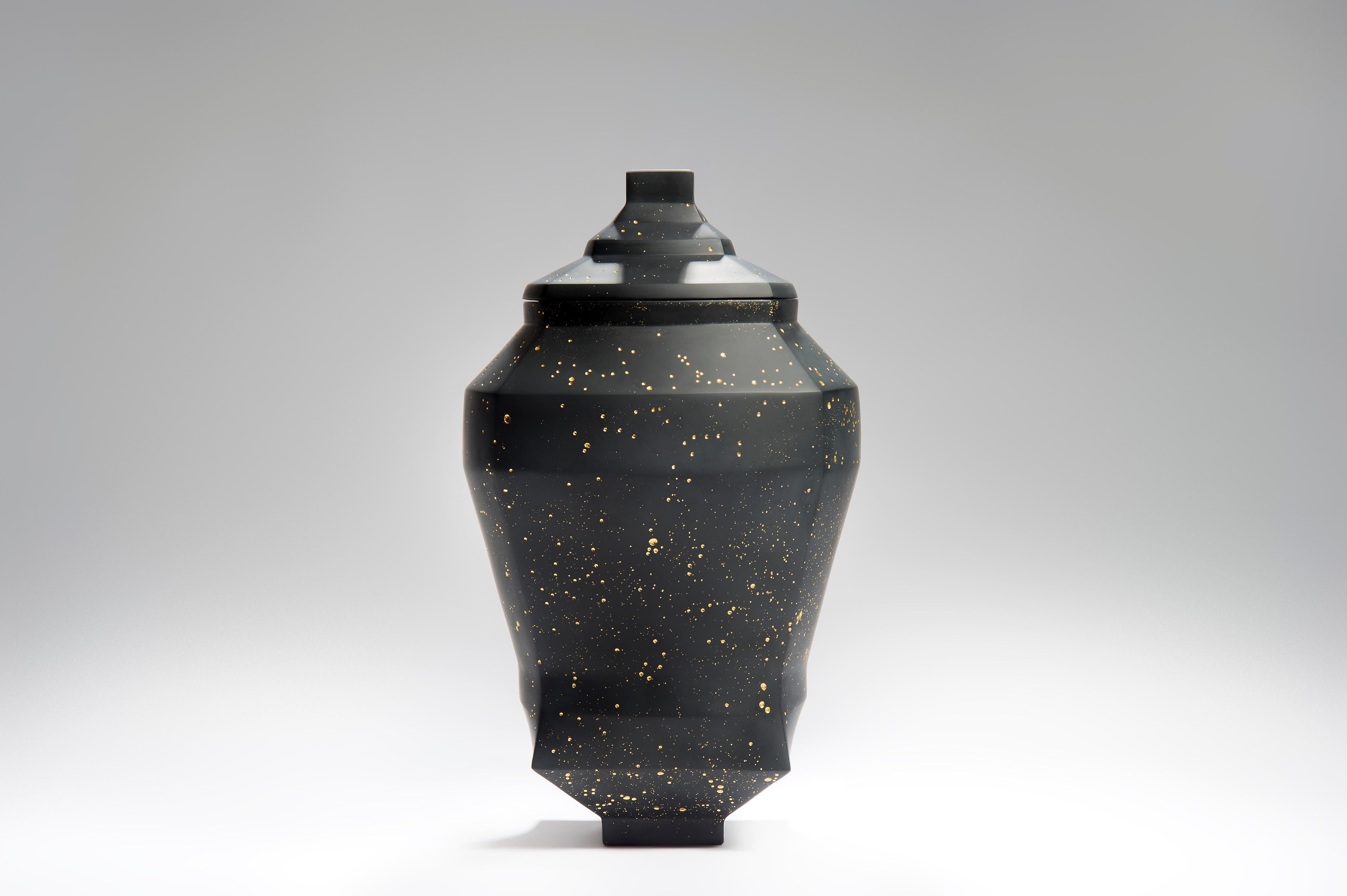 Organic Modern Daam Dah 9, a Unique Black Glass Lidded Box with Gold Detail by Choi Keeryong For Sale