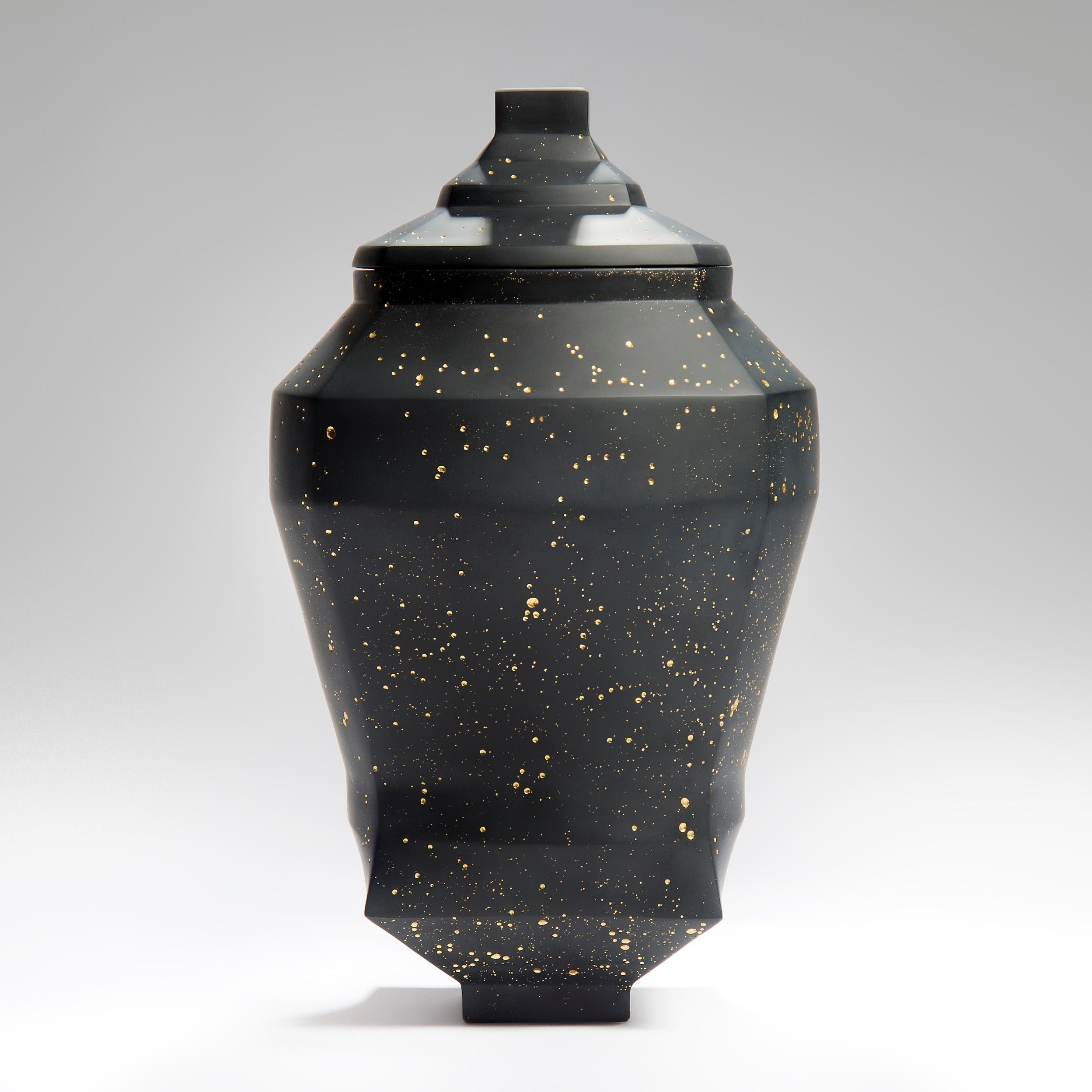 British Daam Dah 9, a Unique Black Glass Lidded Box with Gold Detail by Choi Keeryong For Sale