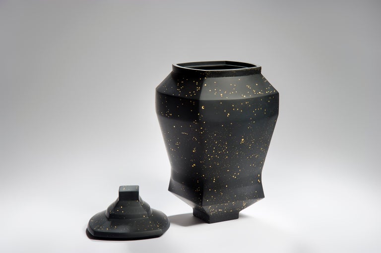 Cast Daam Dah 9, a Unique Black Glass Lidded Box with Gold Detail by Choi Keeryong For Sale