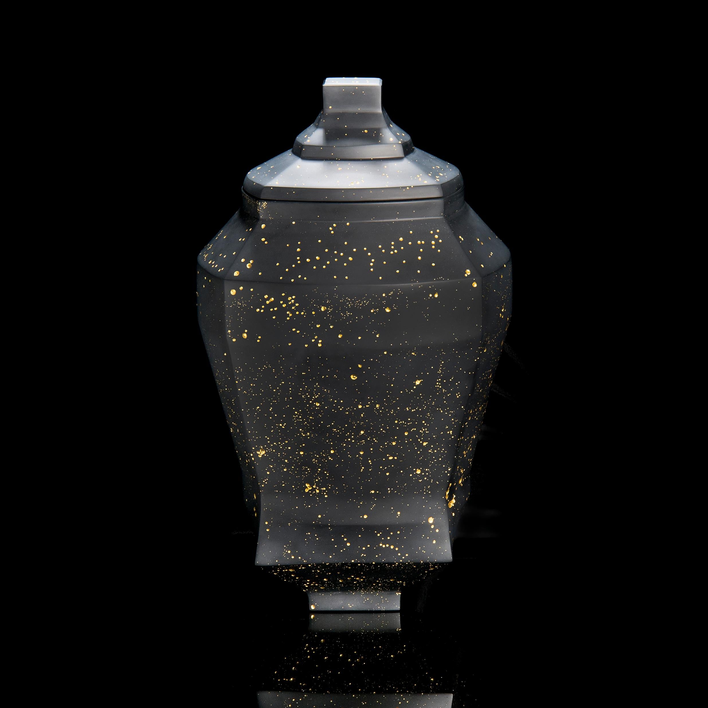 Gold Leaf Daam Dah 9, a Unique Black Glass Lidded Box with Gold Detail by Choi Keeryong For Sale