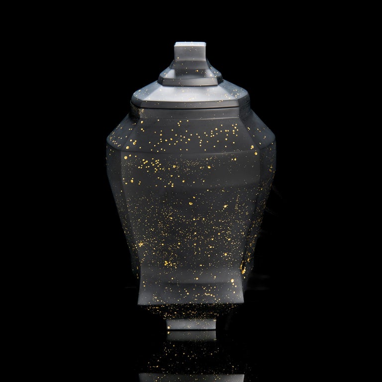 Art Glass Daam Dah 9, a Unique Black Glass Lidded Box with Gold Detail by Choi Keeryong For Sale