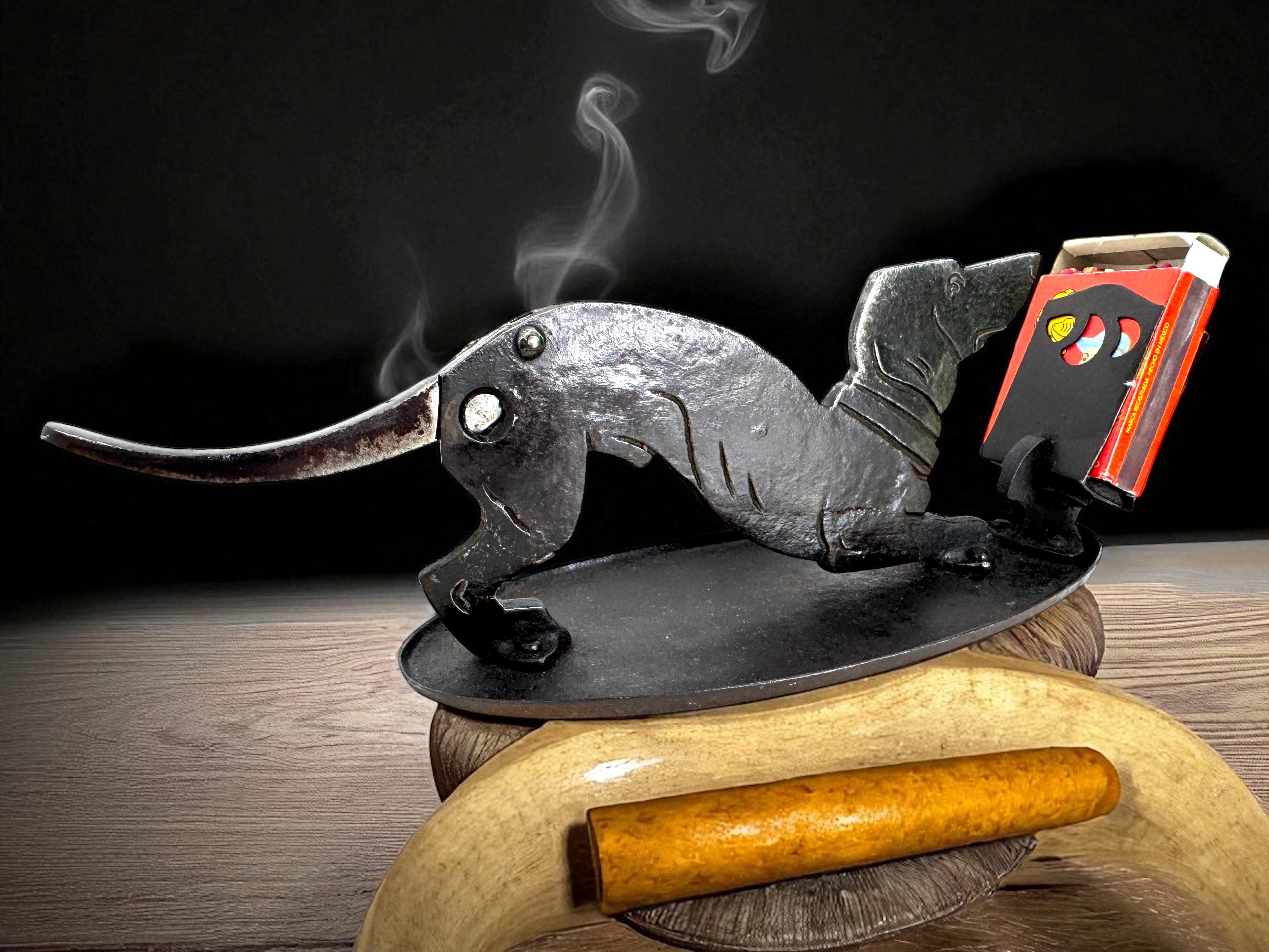 Teckel Figural Coupe-cigare et porte-allumettes Art et artisanat allemand ancien en vente 4