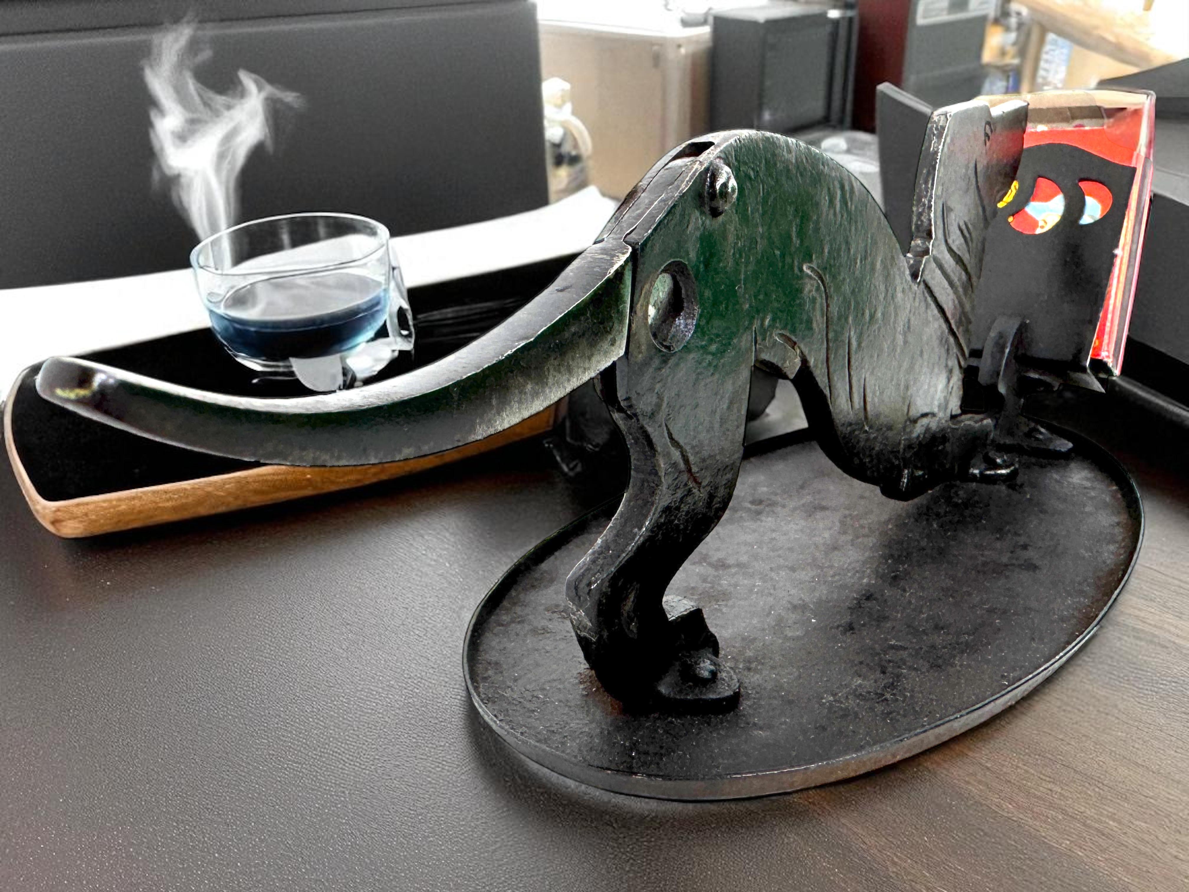 Teckel Figural Coupe-cigare et porte-allumettes Art et artisanat allemand ancien en vente 5