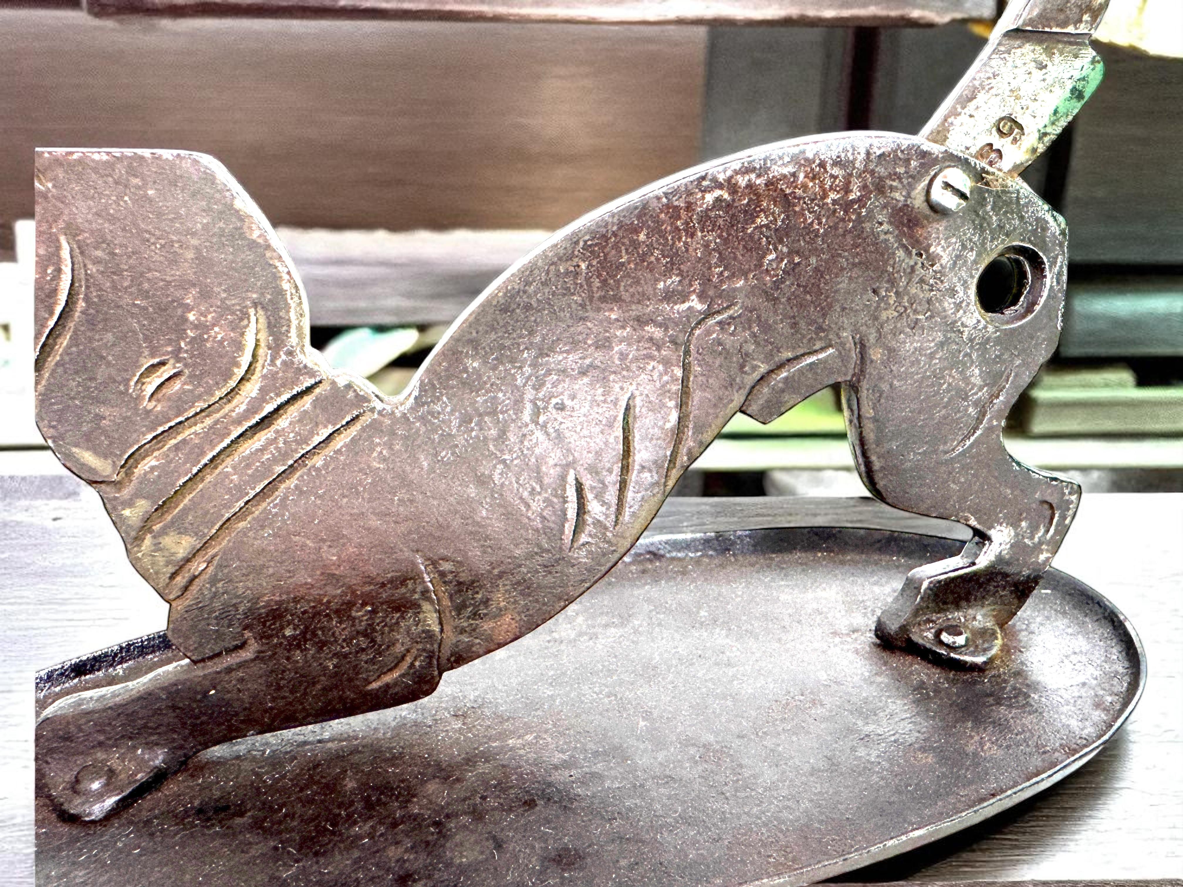 Teckel Figural Coupe-cigare et porte-allumettes Art et artisanat allemand ancien en vente 10