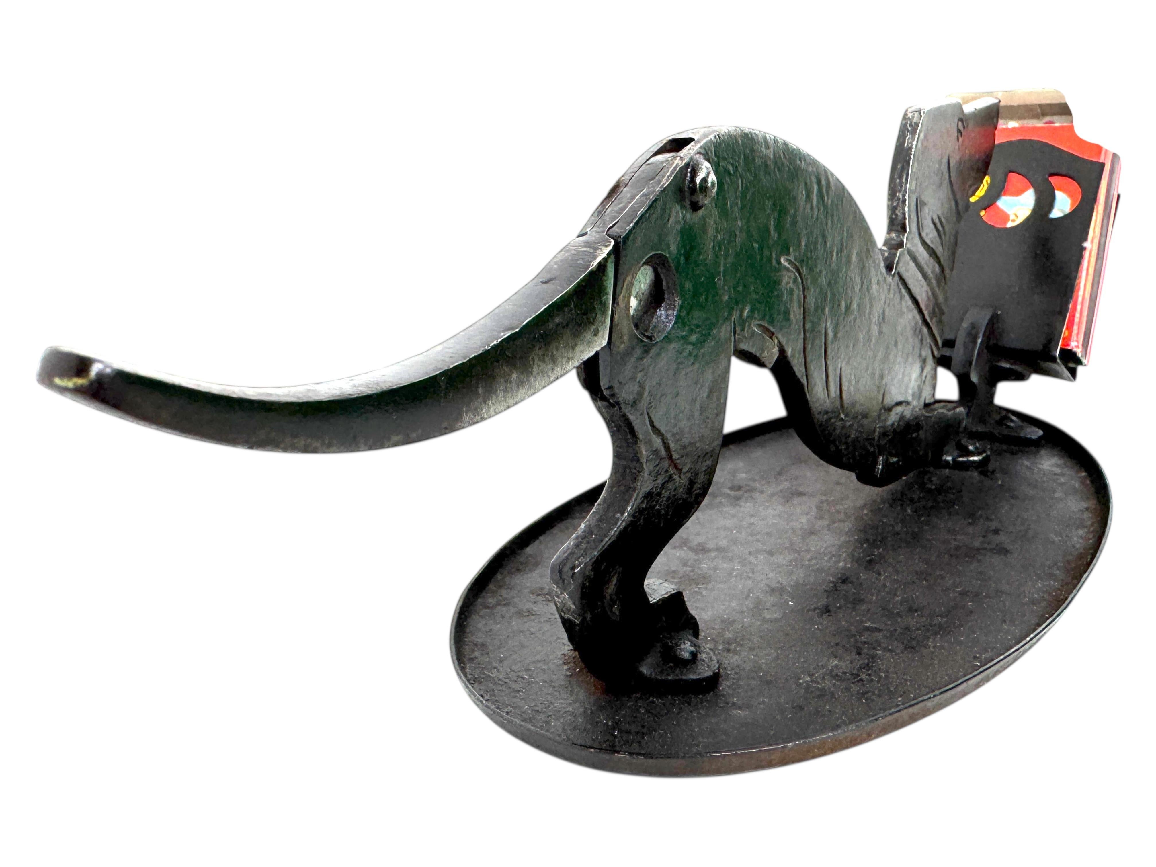 Allemand Teckel Figural Coupe-cigare et porte-allumettes Art et artisanat allemand ancien en vente