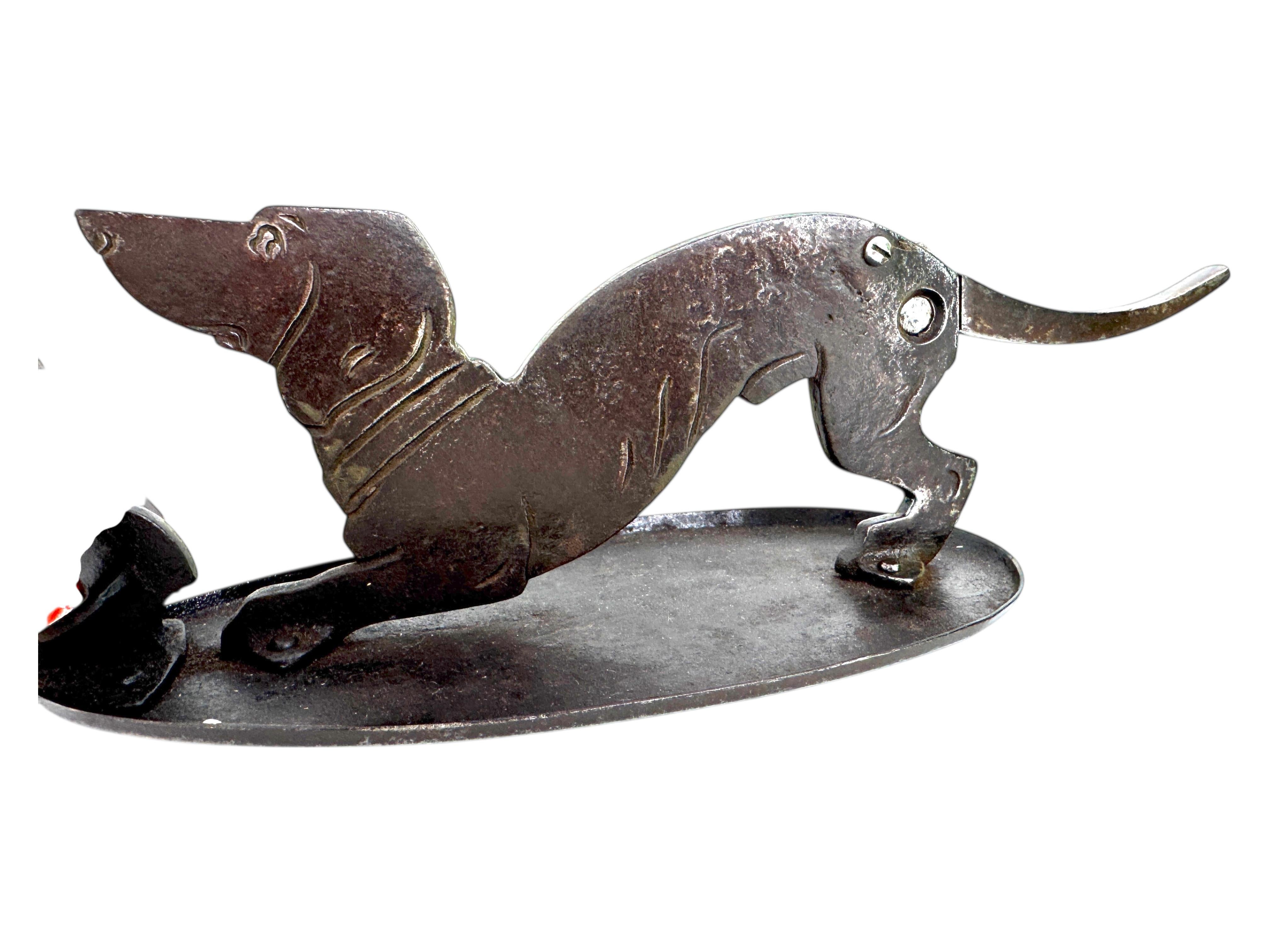 20ième siècle Teckel Figural Coupe-cigare et porte-allumettes Art et artisanat allemand ancien en vente