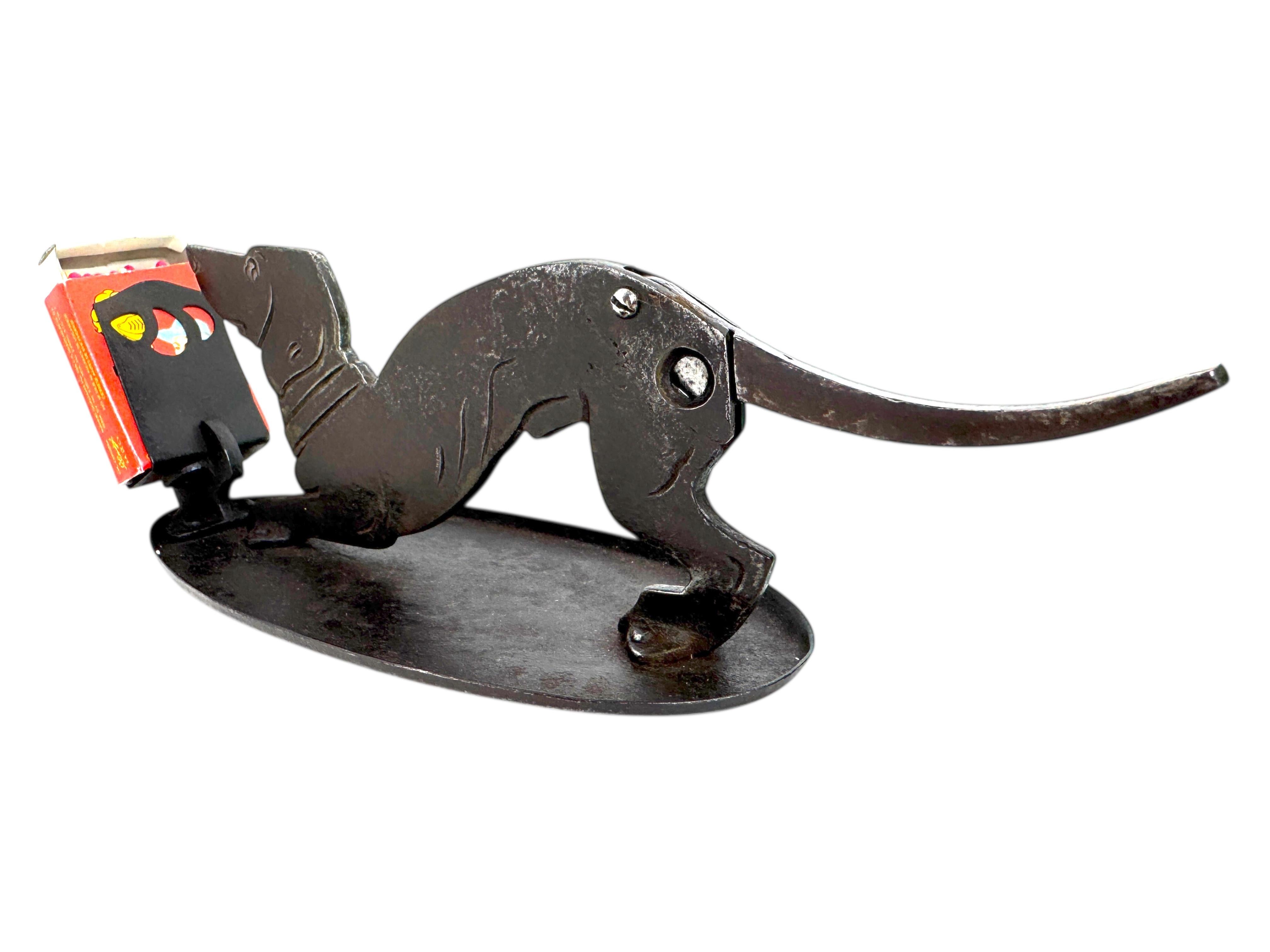 Teckel Figural Coupe-cigare et porte-allumettes Art et artisanat allemand ancien en vente 1