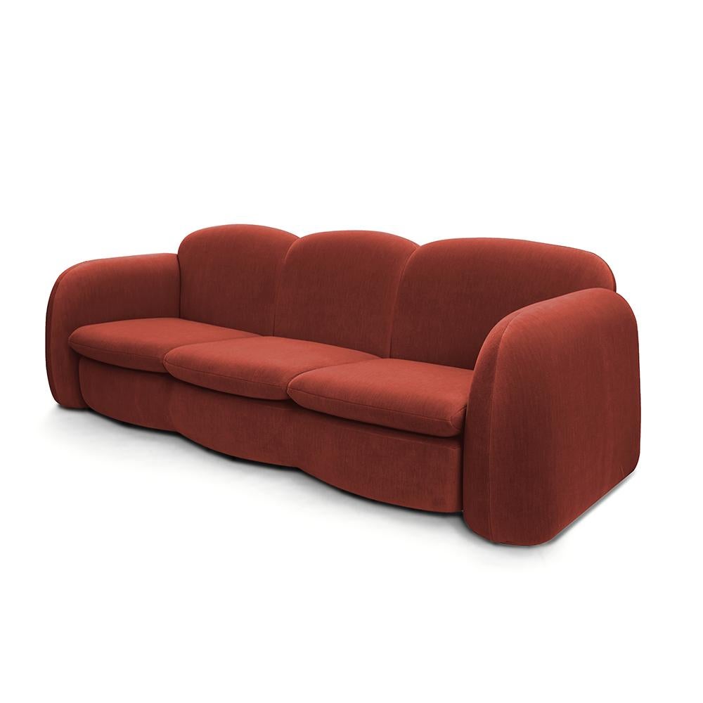 Il Penta Sofa, creato per le aree comuni dell'hotel, esemplifica l'approccio di Daciano al design funzionale, combinando linee semplici e considerazioni ergonomiche.