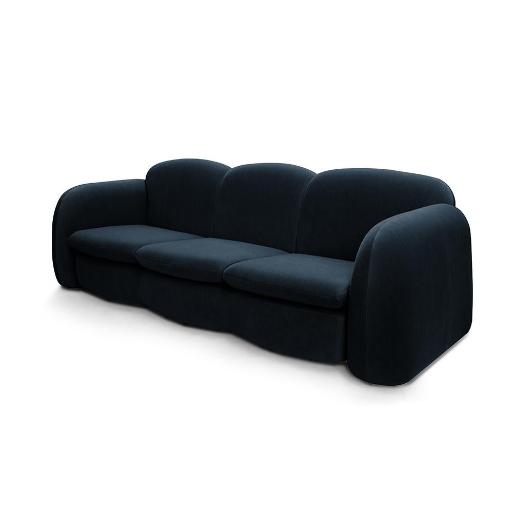 Il Penta Sofa, creato per le aree comuni dell'hotel, esemplifica l'approccio di Daciano al design funzionale, combinando linee semplici e considerazioni ergonomiche.