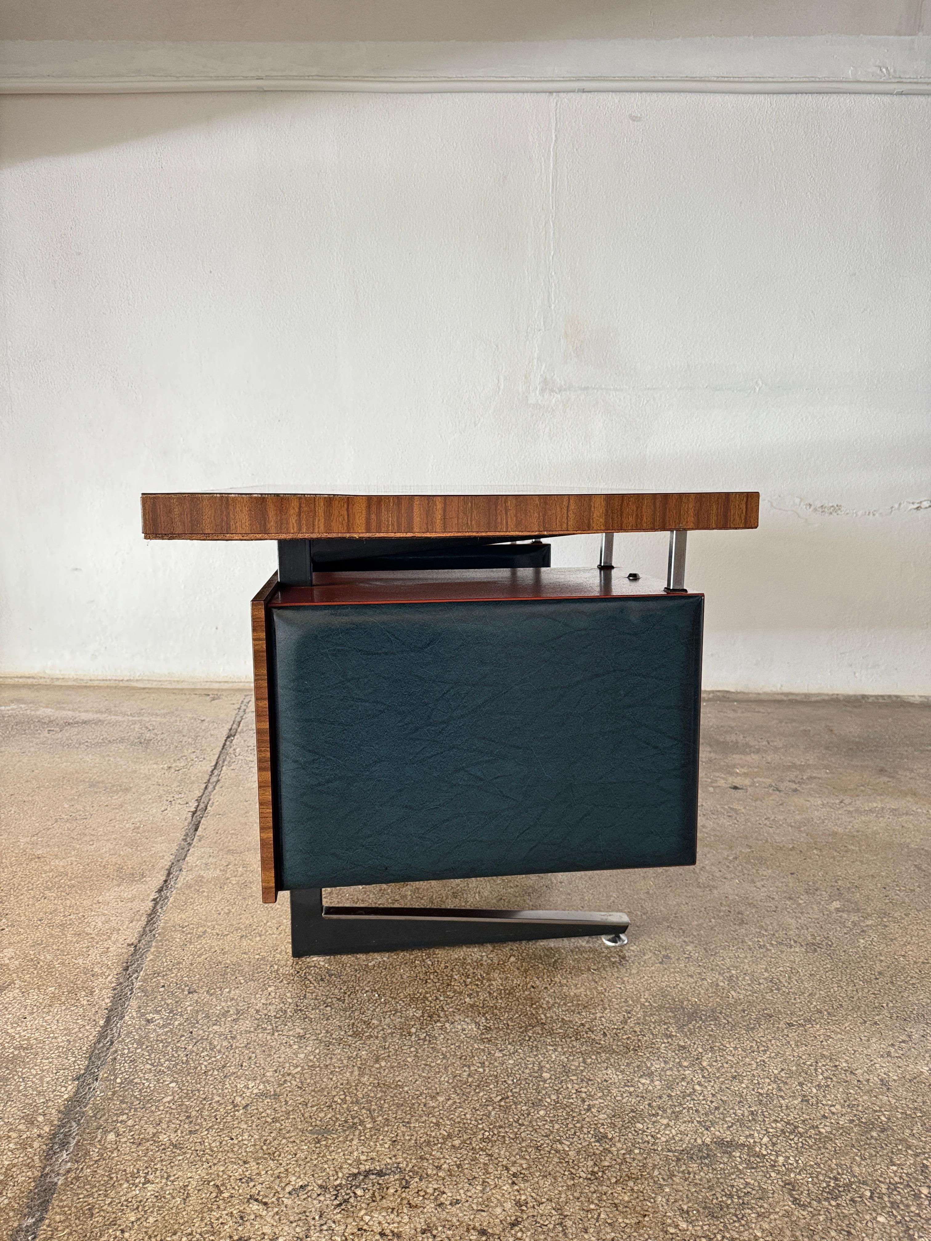 Daciano da Costa Bureau de direction moderniste en acier orange formica Portugal 1970 en vente 10