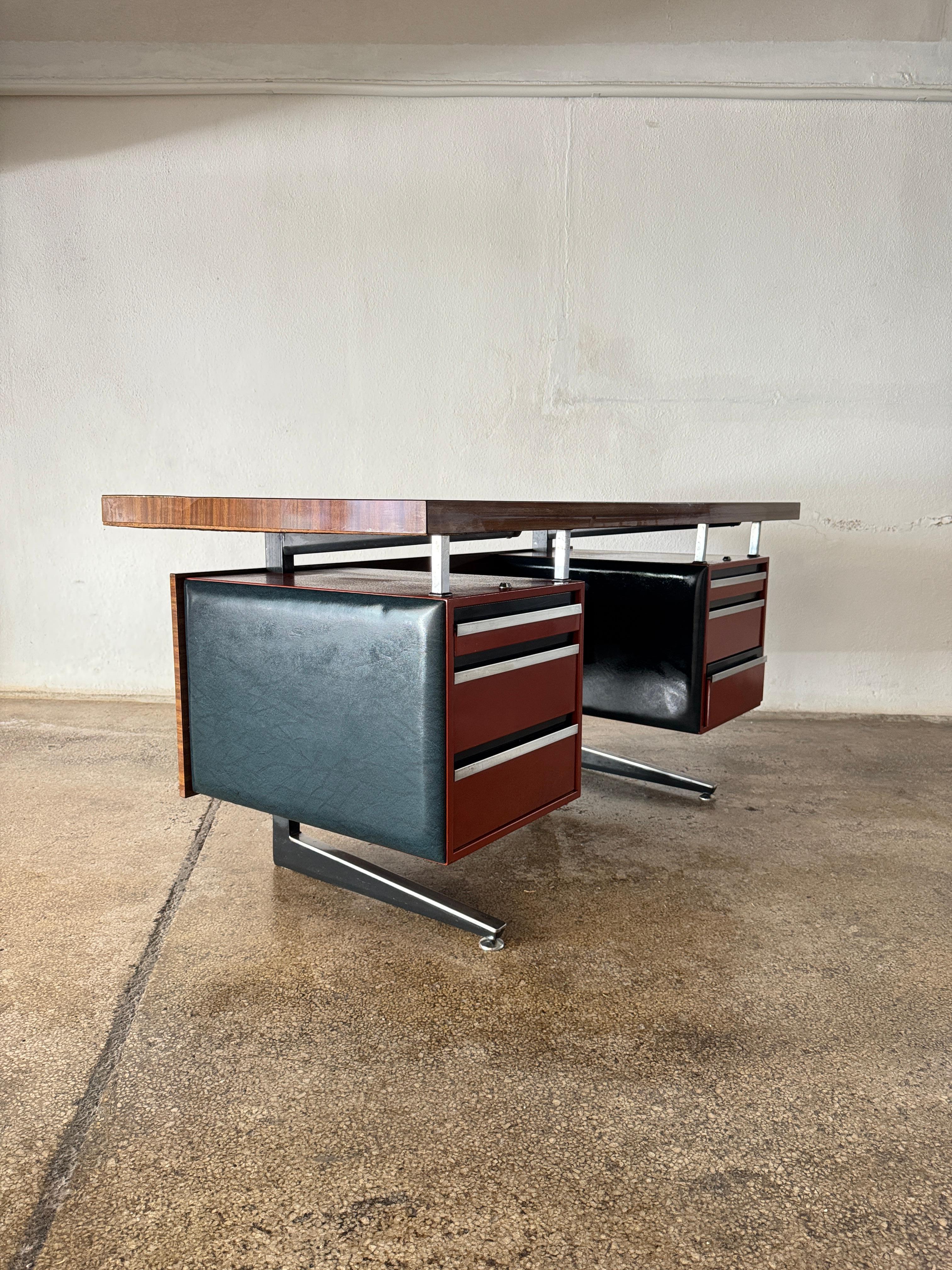 Daciano da Costa Bureau de direction moderniste en acier orange formica Portugal 1970 en vente 11
