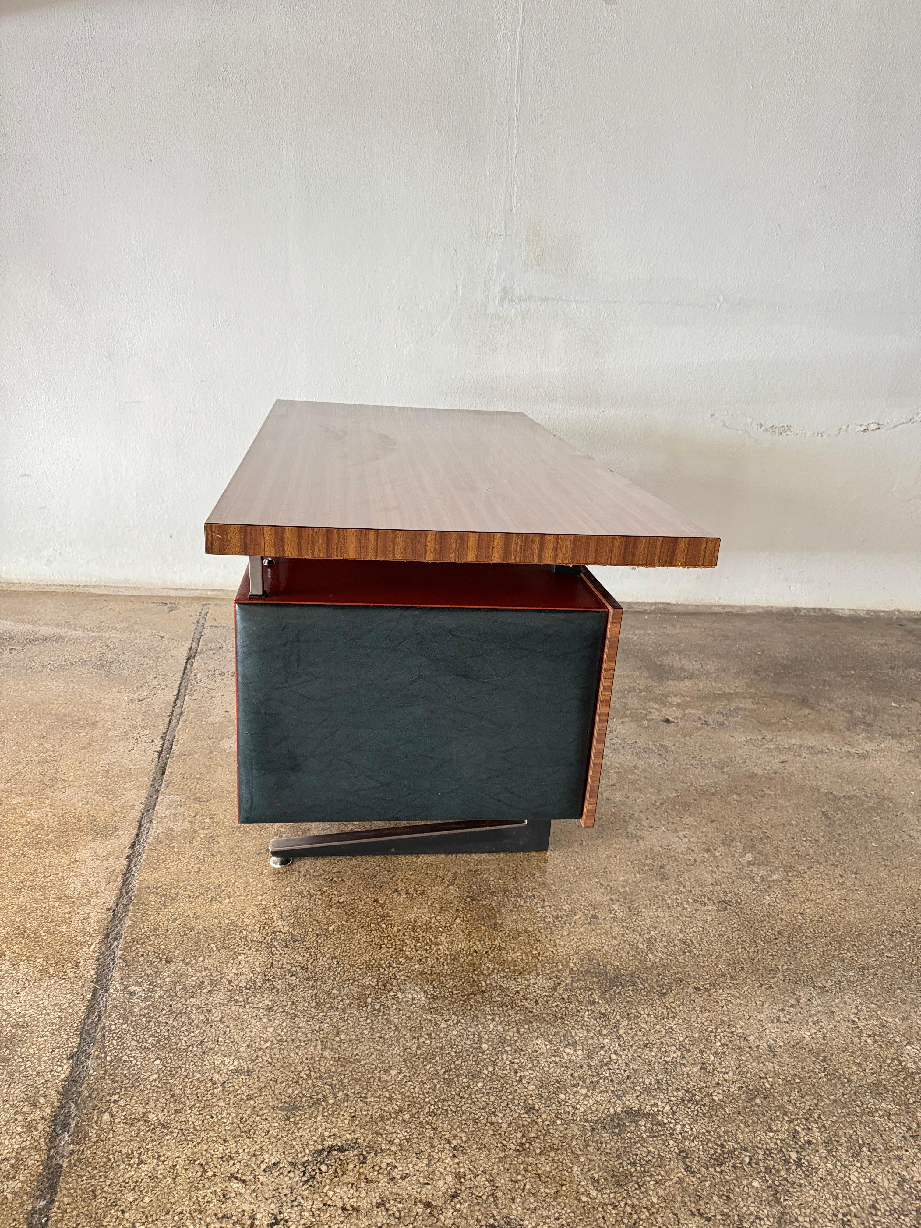 Daciano da Costa Bureau de direction moderniste en acier orange formica Portugal 1970 en vente 1