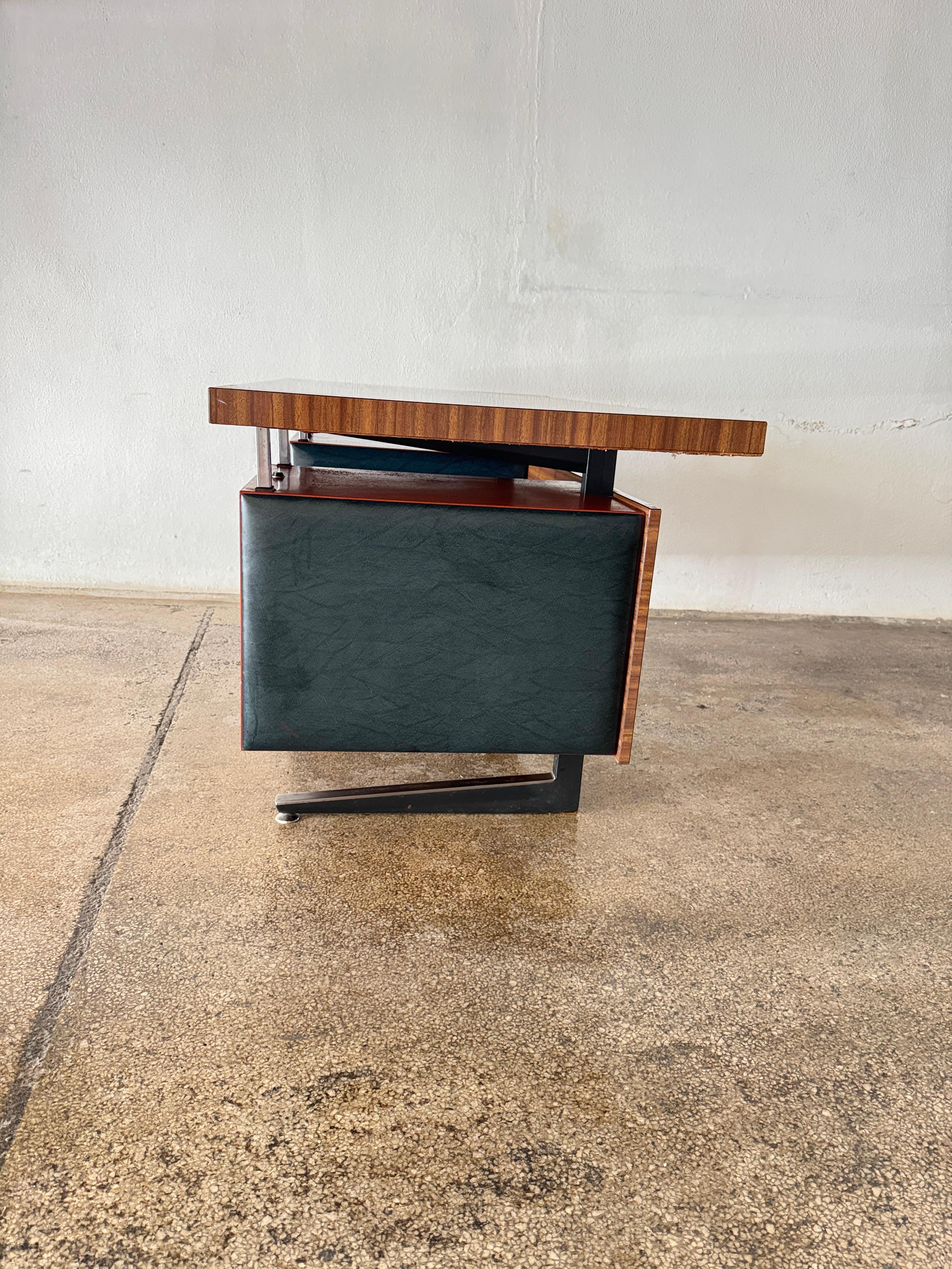Daciano da Costa Bureau de direction moderniste en acier orange formica Portugal 1970 en vente 2