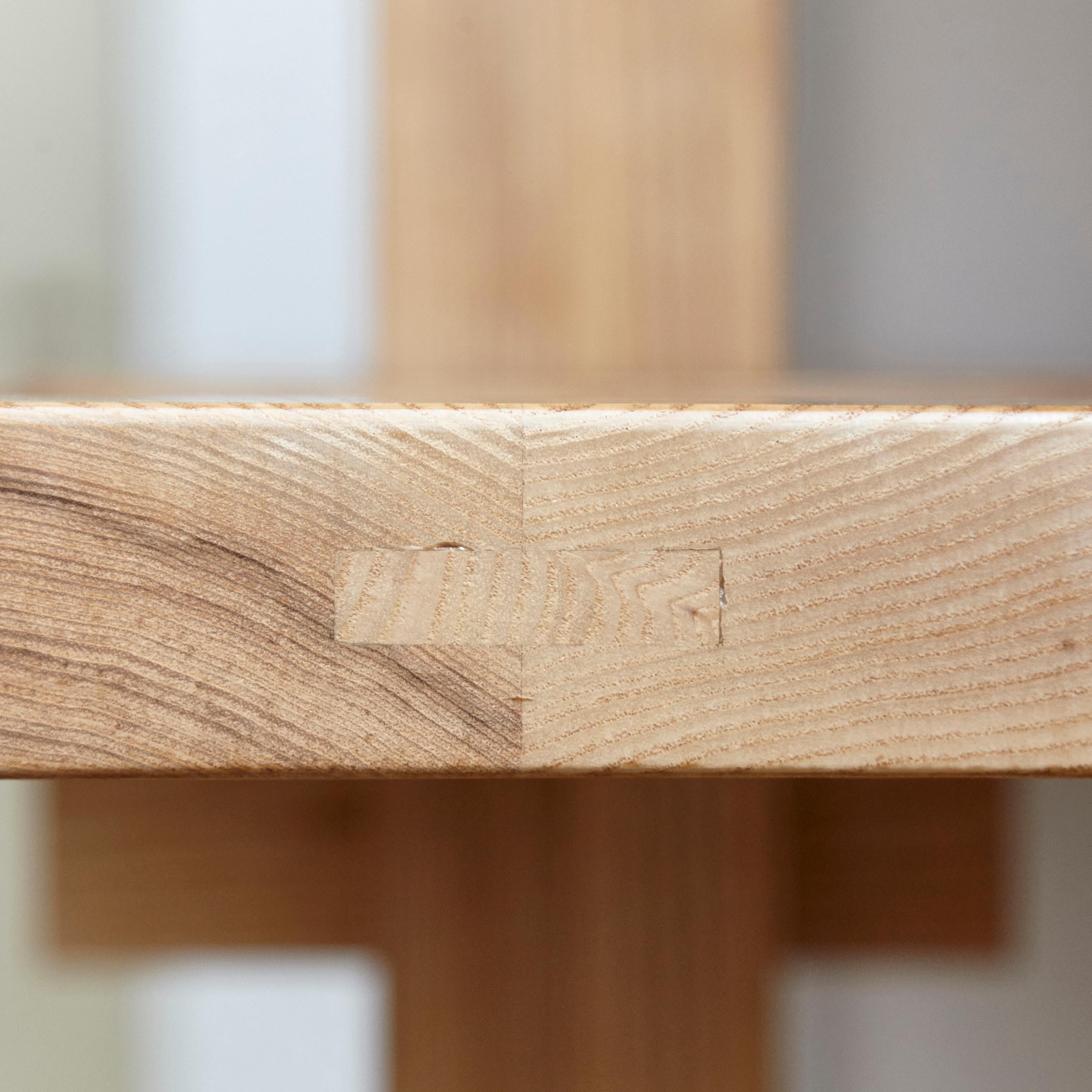 DADA Est. Estante de pared de madera de fresno moderno de mediados de siglo en venta 4