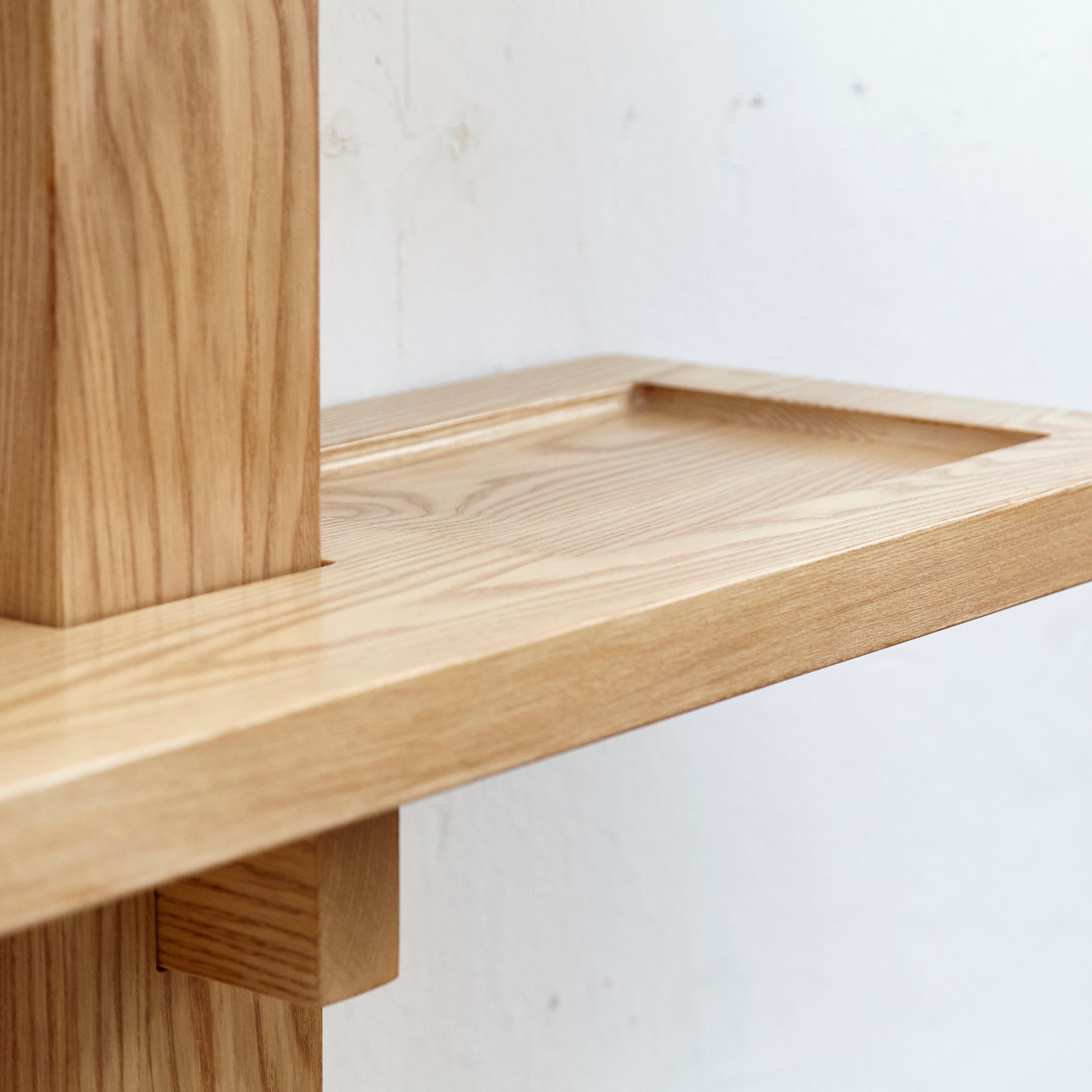 DADA Est. Estante de pared de madera de fresno moderno de mediados de siglo en venta 6