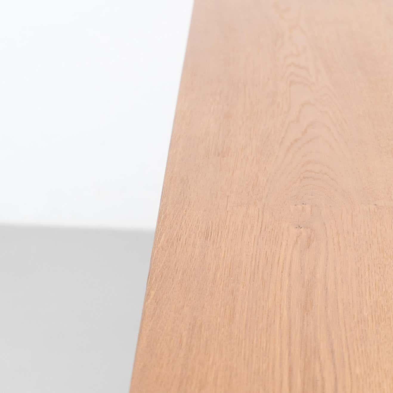 Dada Est. Table de salle à manger contemporaine en chêne massif en vente 4