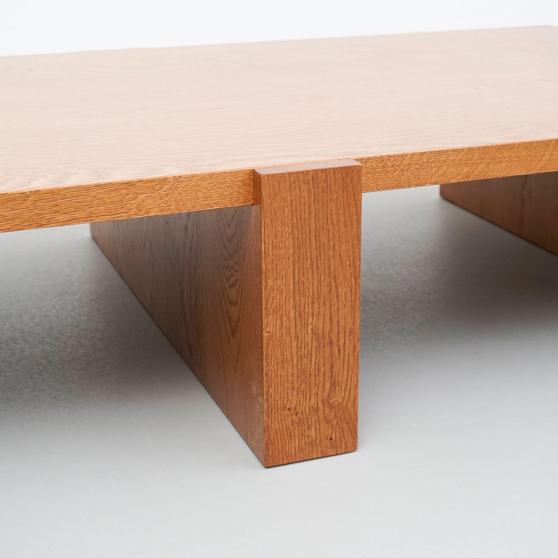 Dada Est. Zeitgenössischer niedriger Tisch aus massivem Eichenholz im Angebot 4