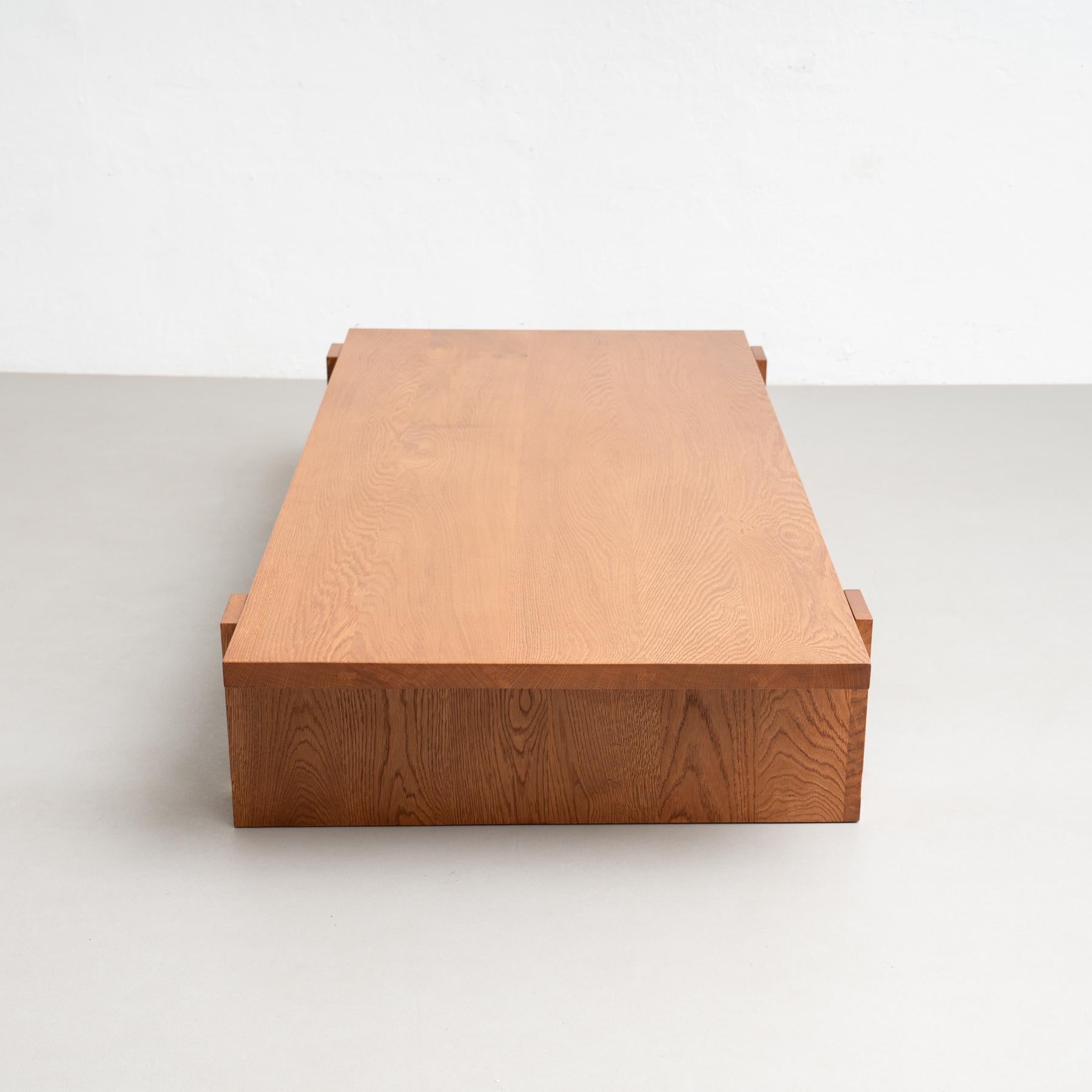 Dada Est. Table basse contemporaine en chêne massif en vente 4