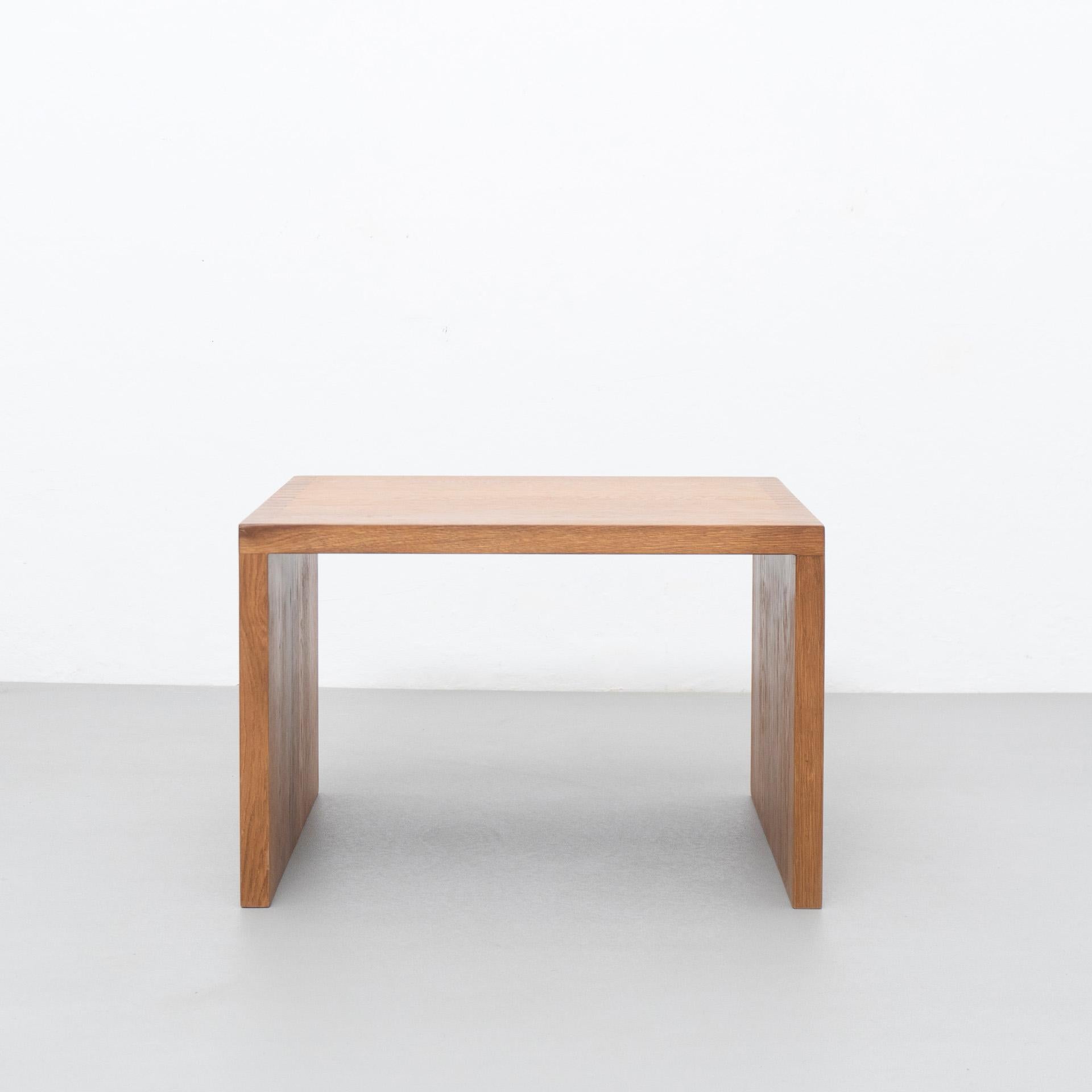 Table by Dada est. manufactured in Barcelona, 2021.

Material: Oak
Dimensions: 60 cm D x 60 cm W x 40 cm H 

There is the possibility of making it in different measures and woods.

Dada Est. Makes a handmade furniture production with the best