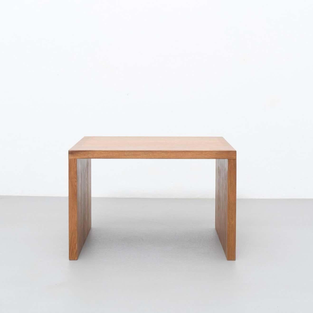 Table by Dada est. manufactured in Barcelona, 2021.

Material: Oak
Dimensions: 60 cm D x 60 cm W x 40 cm H. 

There is the possibility of making it in different measures and woods.

Dada Est. Makes a handmade furniture production with the