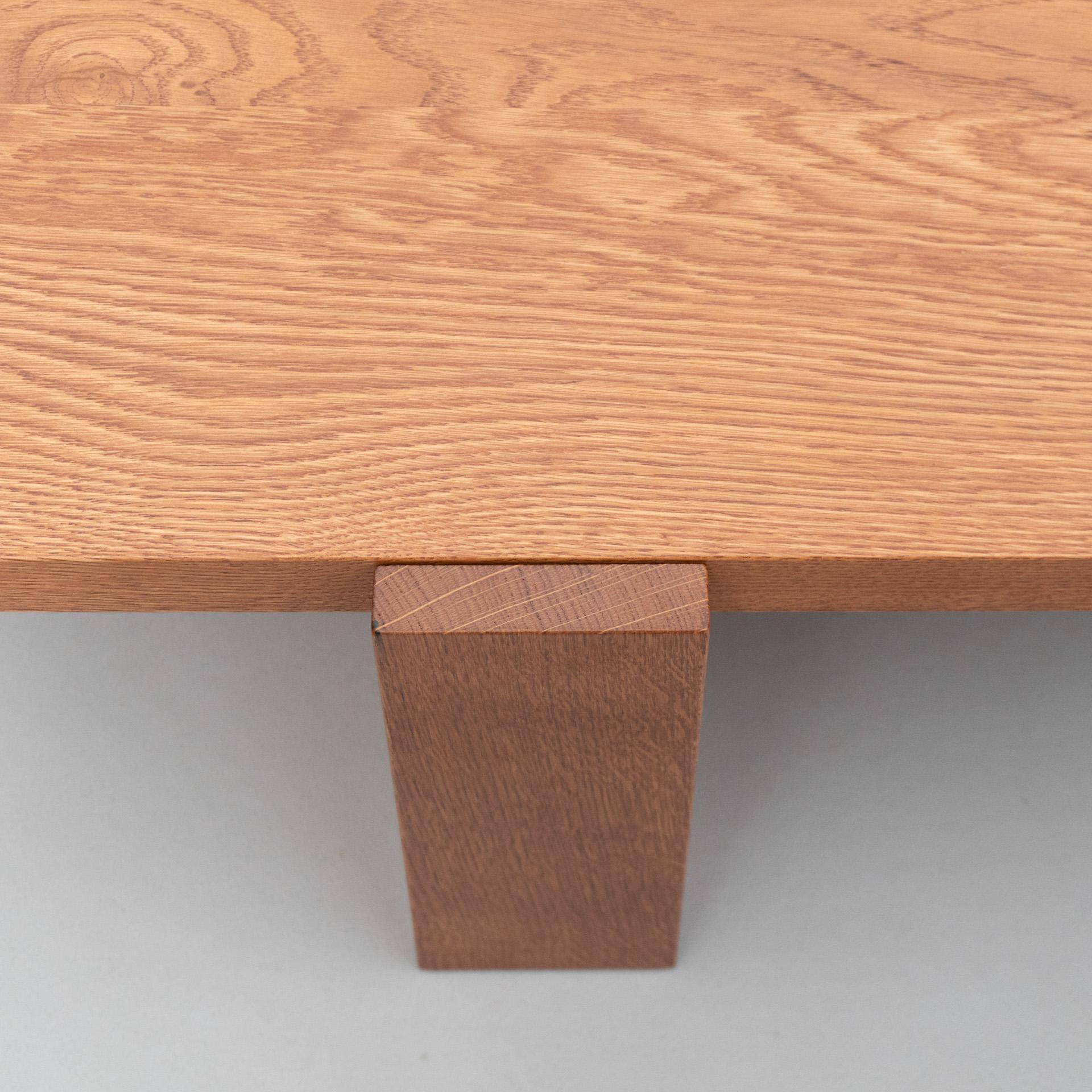 Dada Est. Table basse contemporaine en chêne massif en vente 1