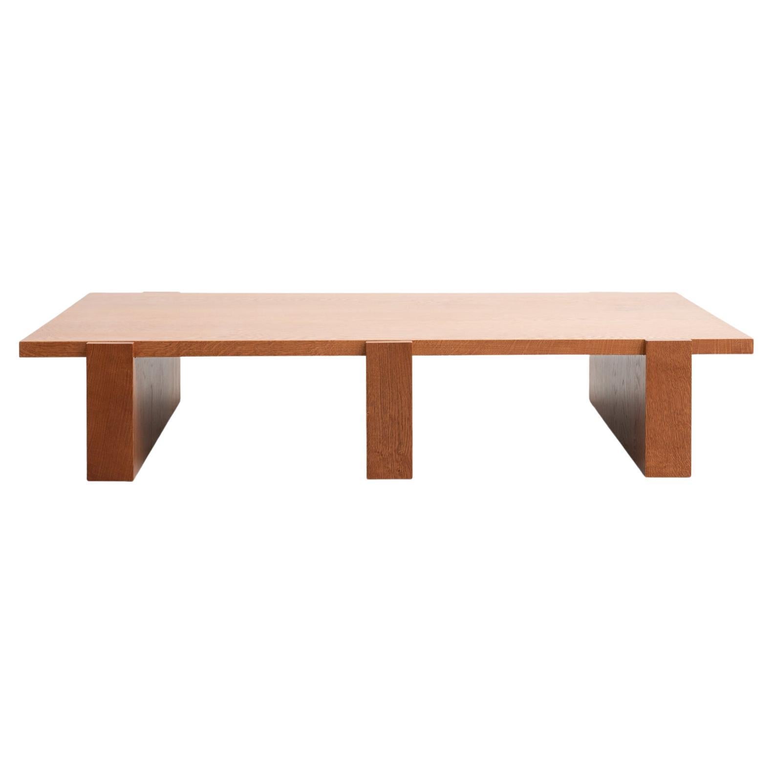 Dada Est. Zeitgenössischer niedriger Tisch aus massivem Eichenholz 