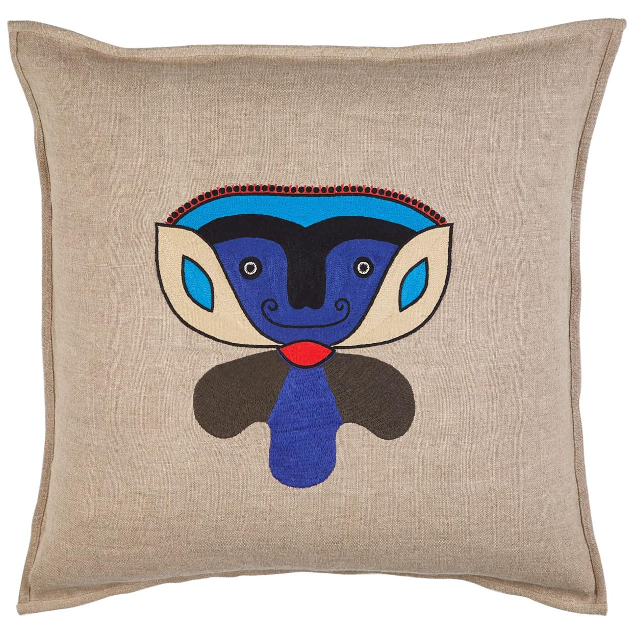 Coussin de caractère brodé à la main Dada de Jupe par Jackie