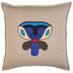 Coussin de caractère brodé à la main Dada de Jupe par Jackie