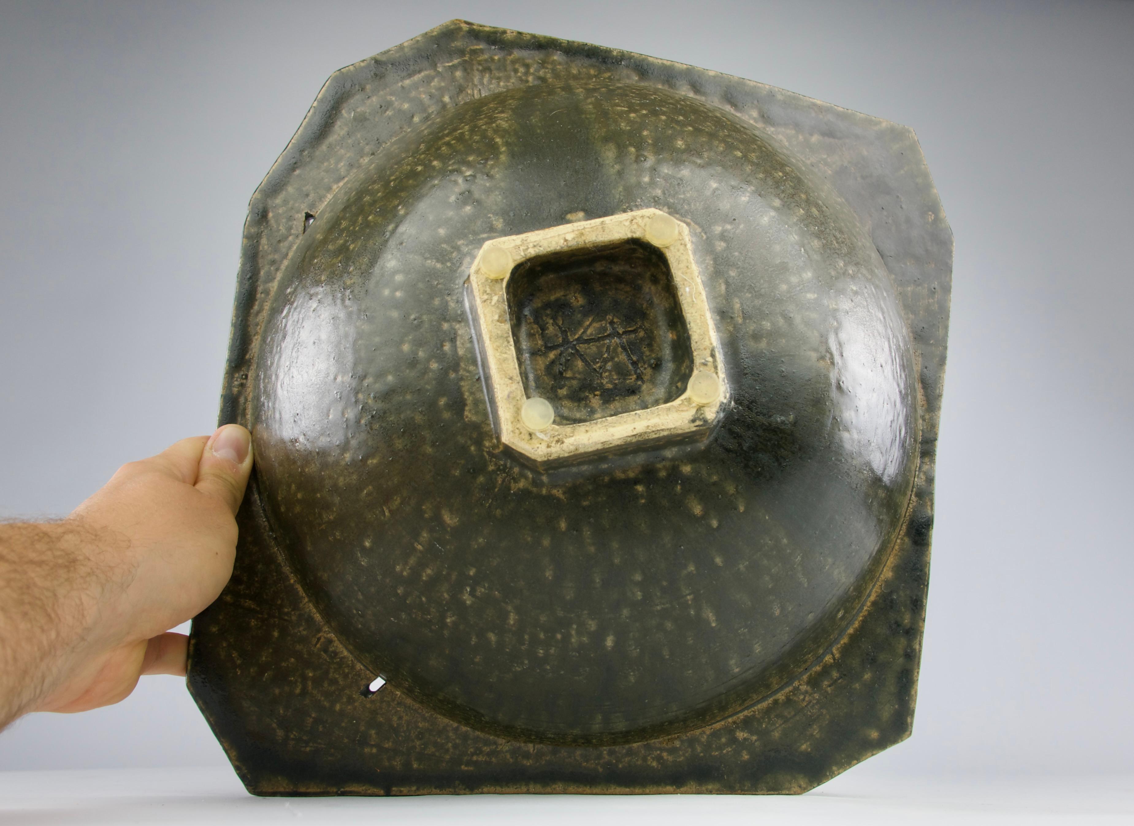 Dada-style Bowl, Mid-Century Scandinavian or German Ceramics For Sale 1