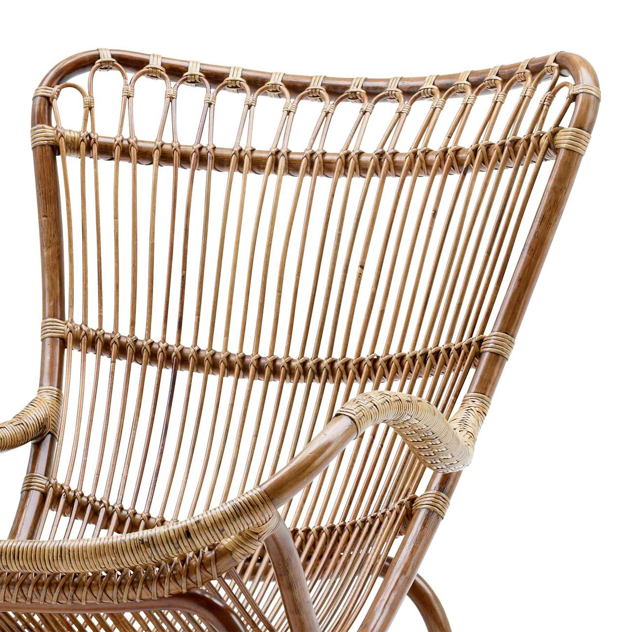 Rocking Chair Daddy Brown tout en 
rotin naturel brun avec pieds à bascule.