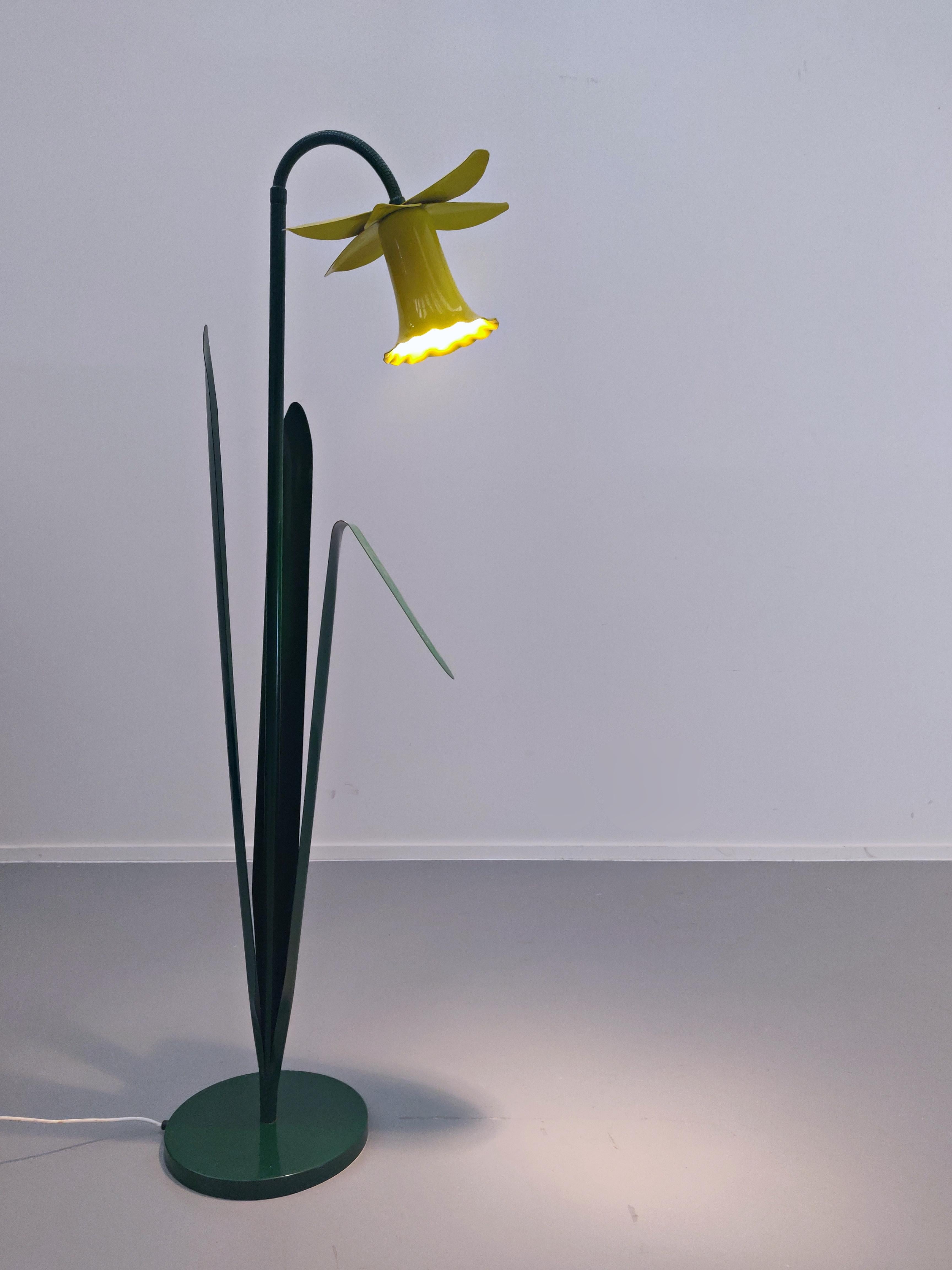 bliss daffodil floor lamp