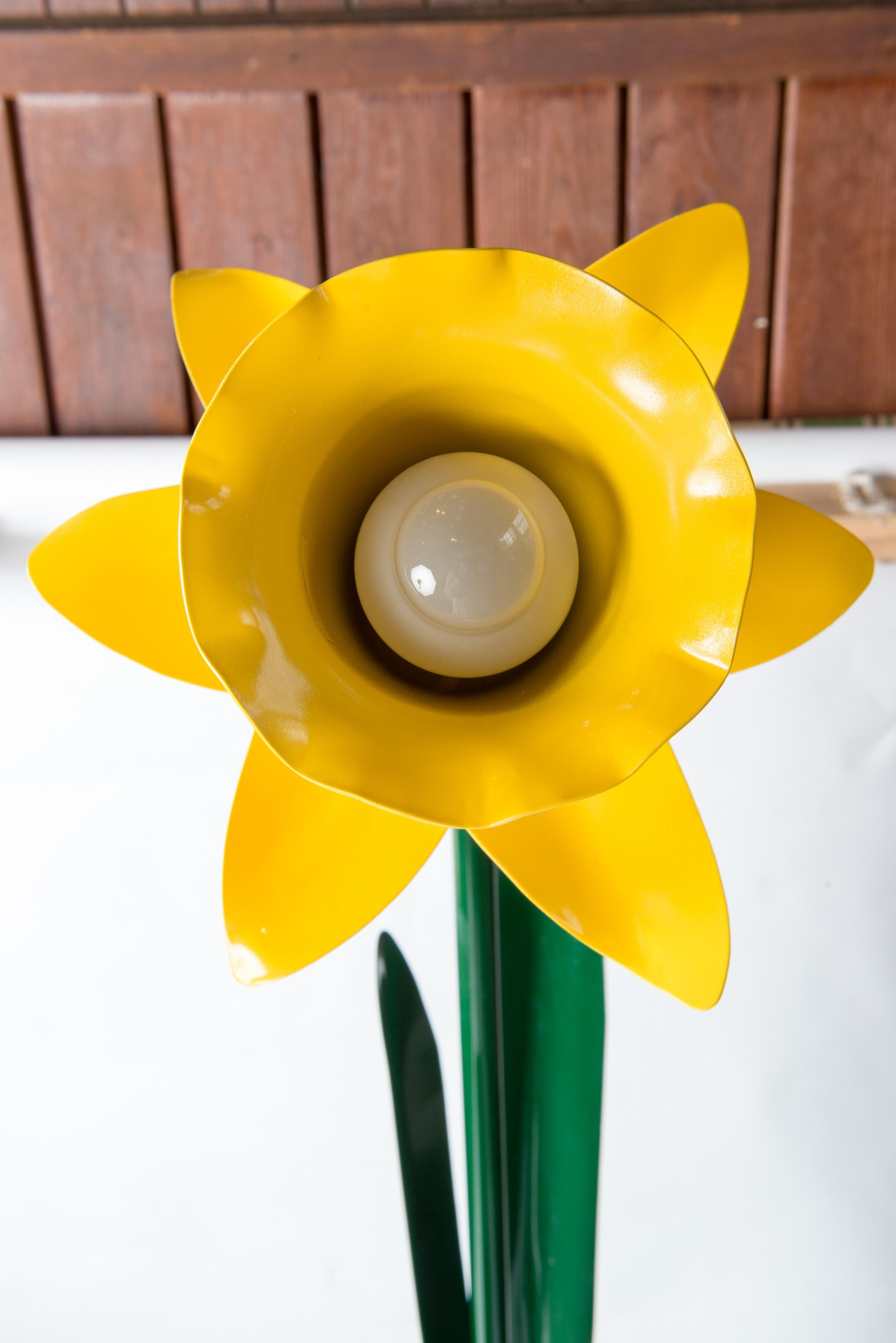 Alice in Wonderland? One giant daffodil as a floor lamp makes a big statement. Base is 10