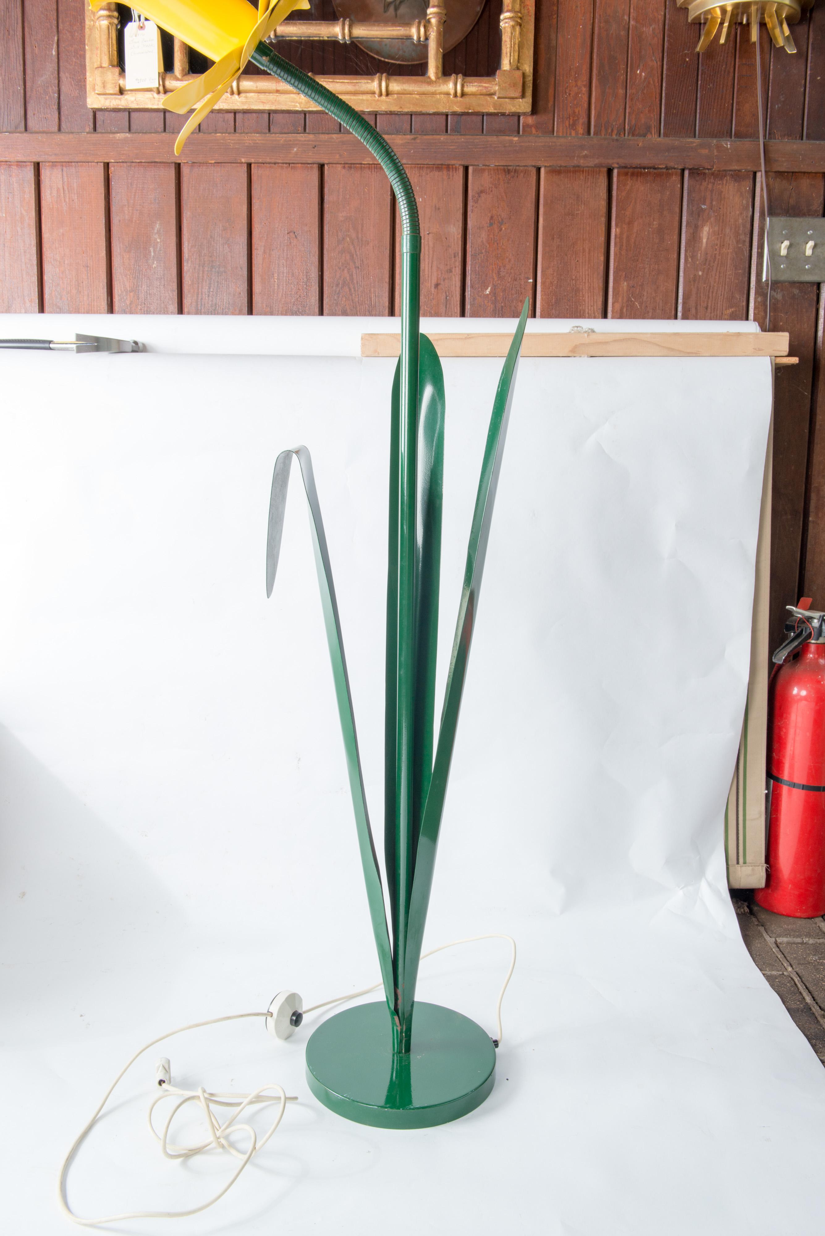 Daffodil Floor Lamp In Good Condition In Stamford, CT