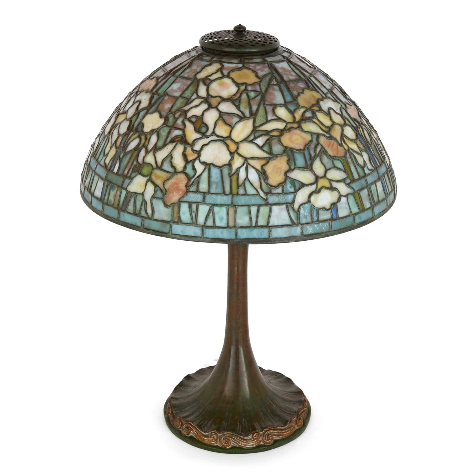 Patiné Lampe de table Daffodil par Tiffany Studios en vente