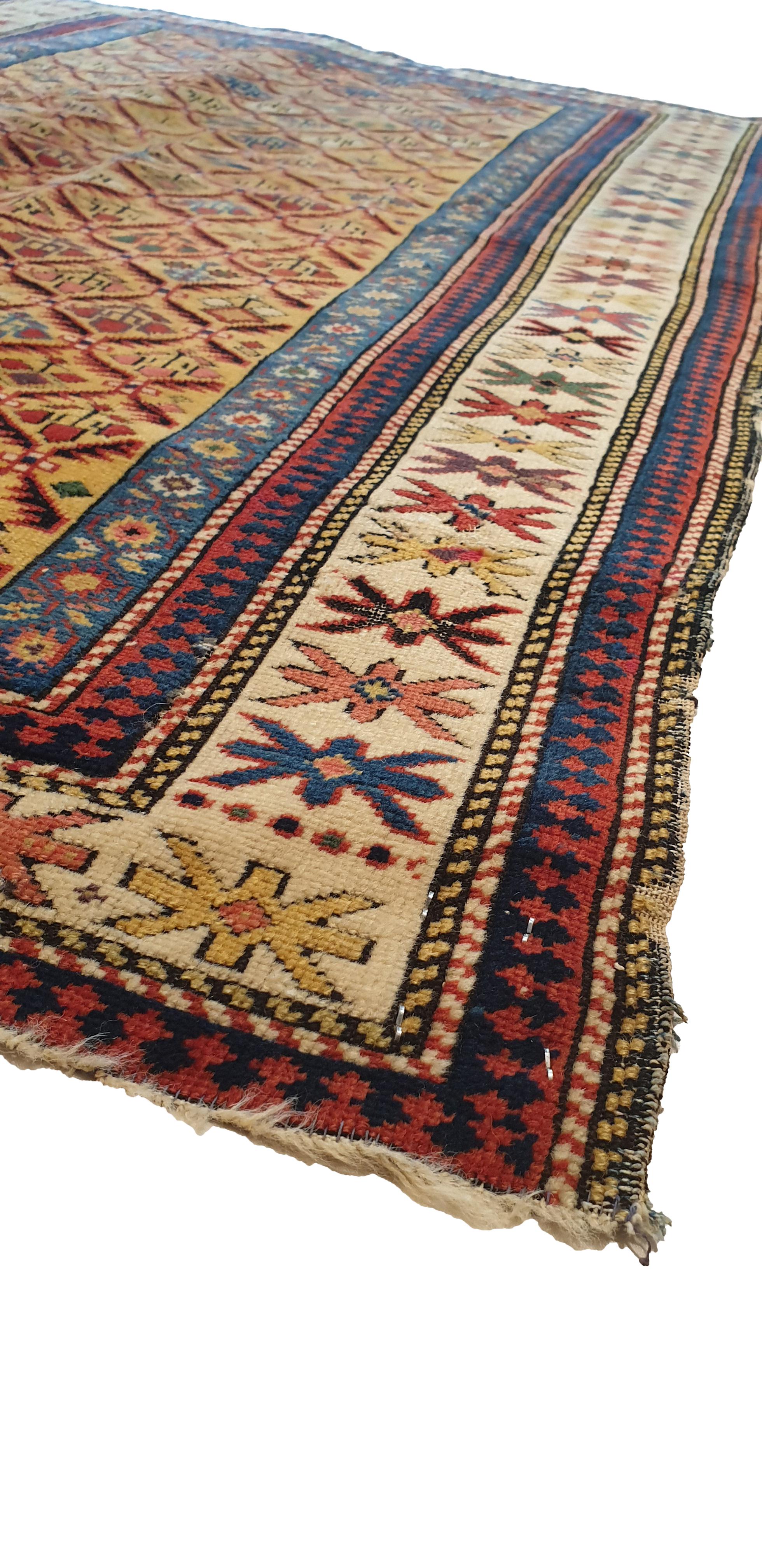 Hand knotted carpet in Russia in the 19th century.
Geometric representation of orange red and brown wood.
High quality, beautiful graphics and remarkable finesse.

Perfect state of preservation.

Measures: 59.05 in. x 37.40 in.


Tapis noué à la