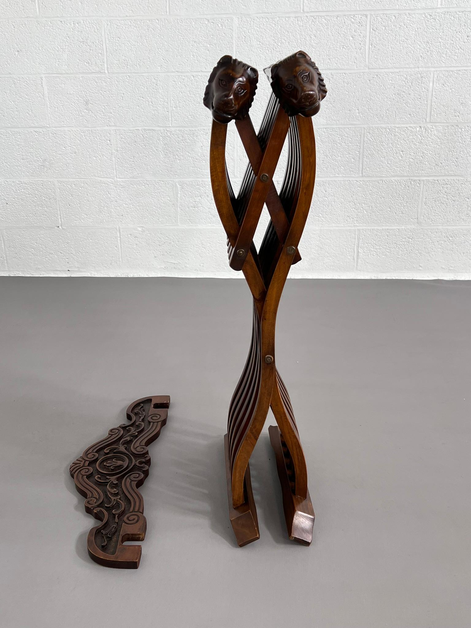Fauteuil pliant Dagobert Curule en bois sculpté en vente 2