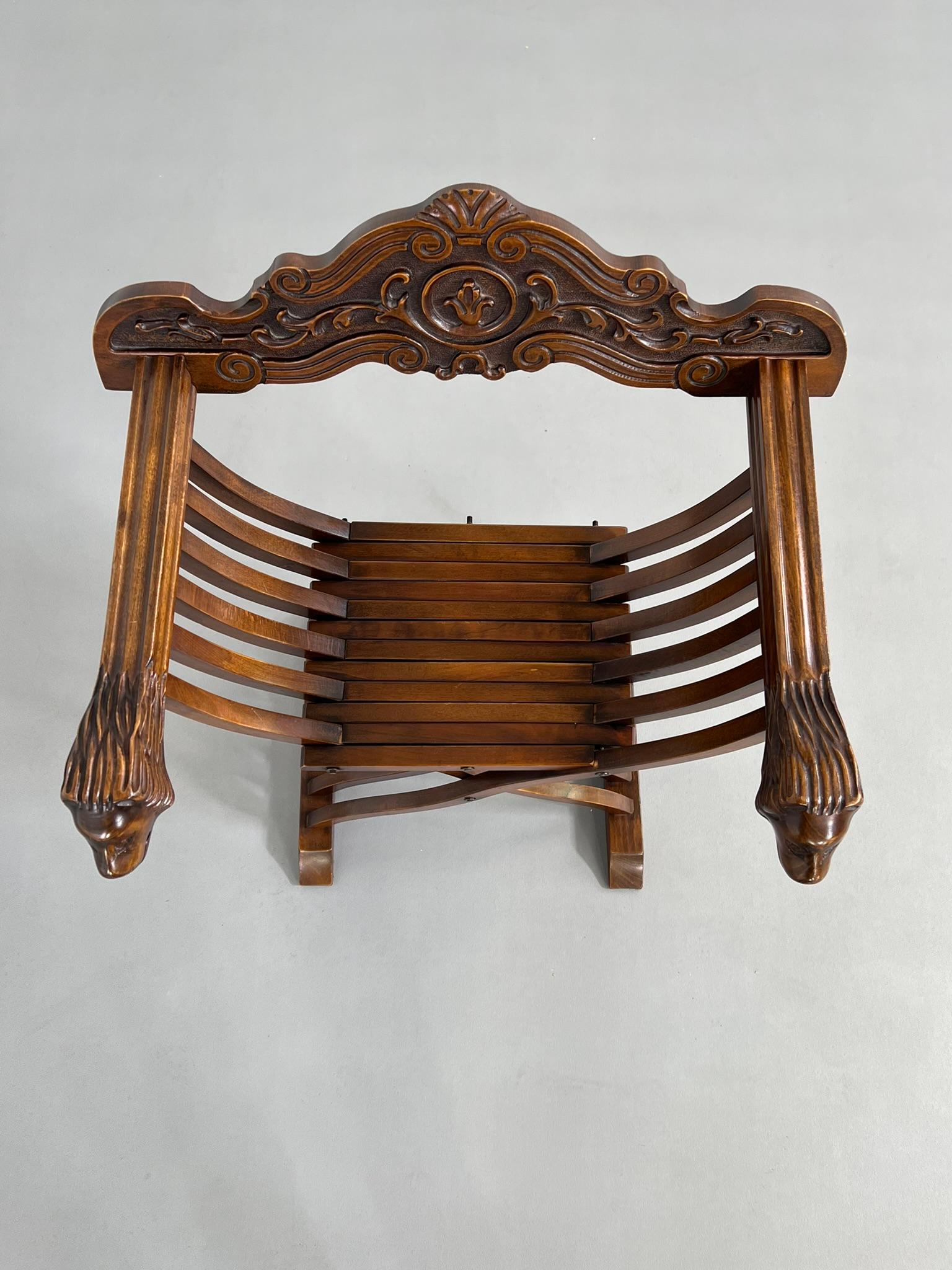 Médiéval Fauteuil pliant Dagobert Curule en bois sculpté en vente
