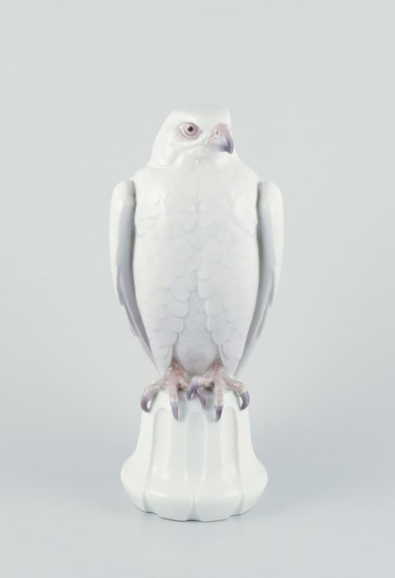 Dahl Jensen for Bing & Grøndahl. 
Large and impressive porcelain figurine of an Icelandic falcon.
Model 1531.
1920s/30s.
Marked.
In perfect condition.
First factory quality.
Dimensions: 38.0 cm. x 15.0 cm.