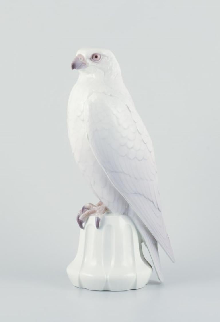 Glazed Dahl Jensen, Bing & Grøndahl. Impressive porcelain figurine of Icelandic falcon For Sale