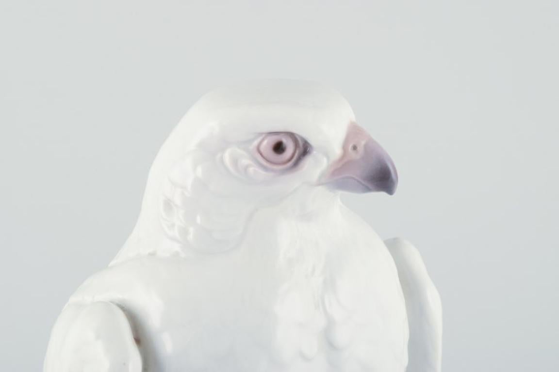 Porcelain Dahl Jensen, Bing & Grøndahl. Impressive porcelain figurine of Icelandic falcon For Sale