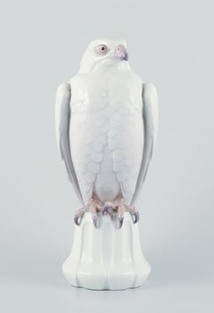 Dahl Jensen, Bing & Grøndahl. Impressive porcelain figurine of Icelandic falcon