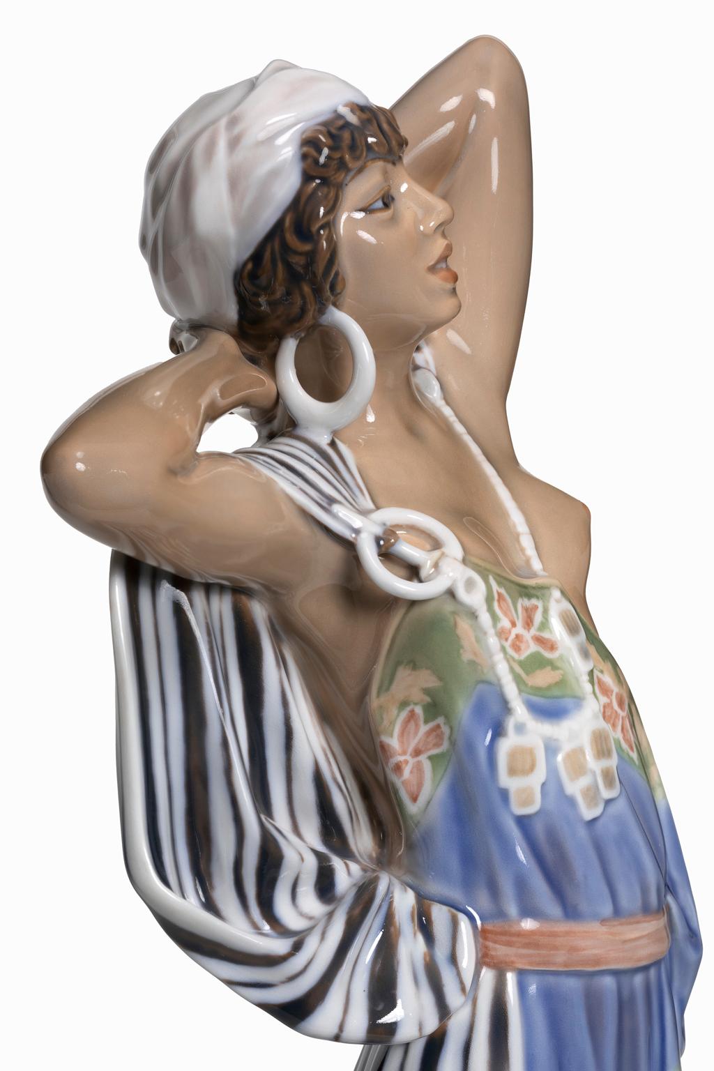 Jensen Porcelaine Figurine Fille Arabe #1129 Royal Copenhagen en vente 3