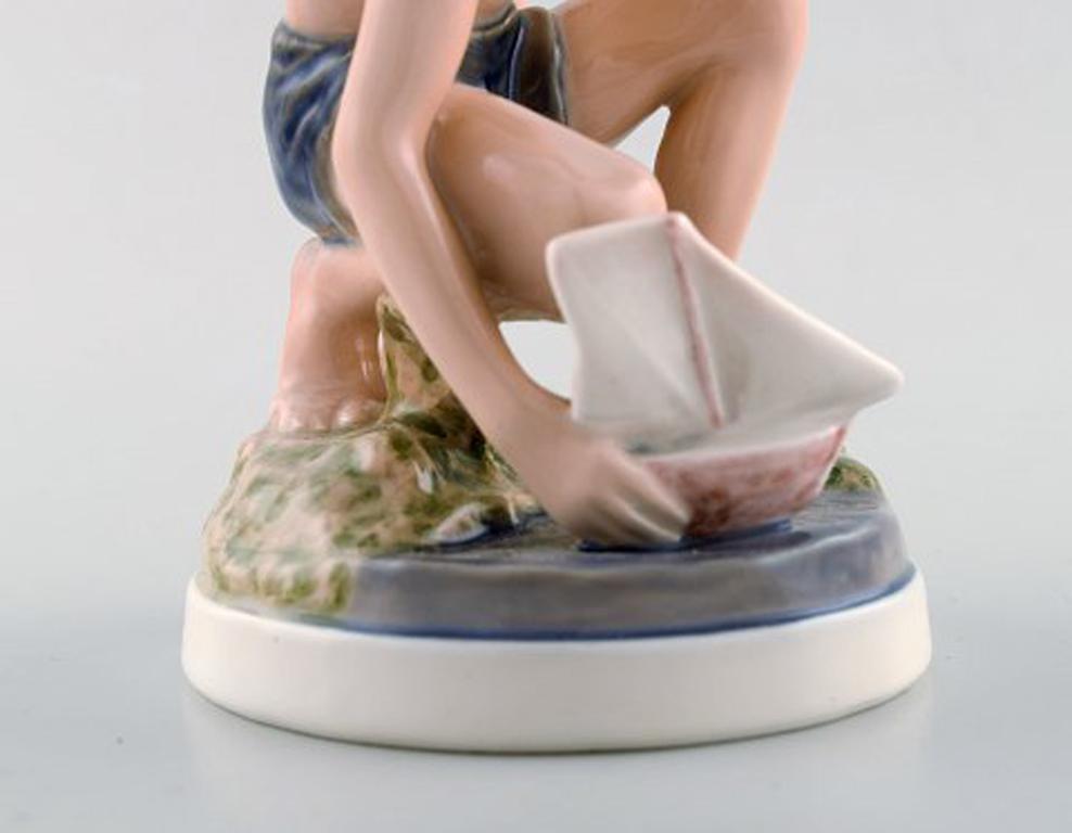 Dahl Jensen Porcelain Figurine, Boy with Boat, Model Number 1245 In Good Condition In København, Copenhagen