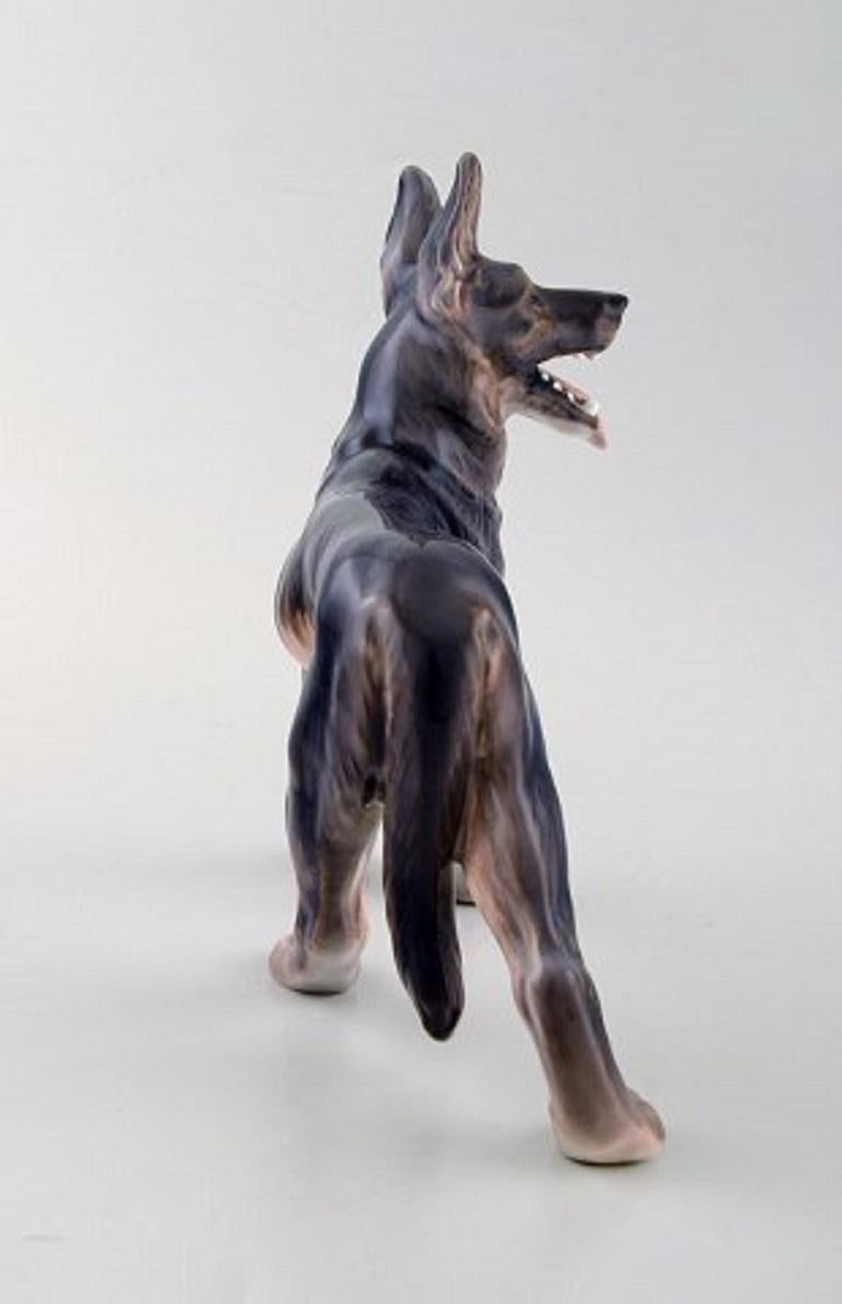 Dahl Jensen Porcelain Figurine, German Shepherd, Model Number 1089 In Good Condition In Copenhagen, DK