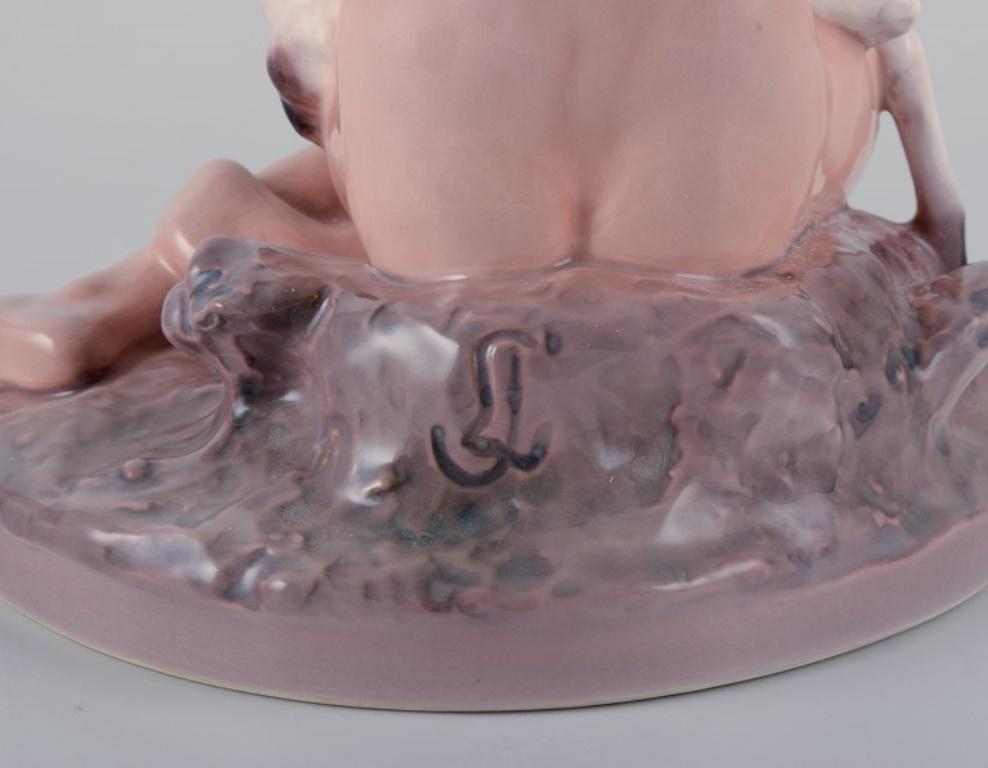Porcelaine Figurine en porcelaine de Dahl Jensen, fille avec faon. en vente