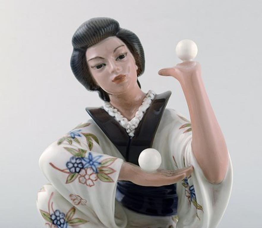 Dahl Jensen porcelain figurine. Japanese juggler. Model number 1326. 1st factory quality. 1920s-1930s.
In very good condition.
Measures: 19.5 x 14 cm.
Signed: Kings crown, DJ Copenhagen.